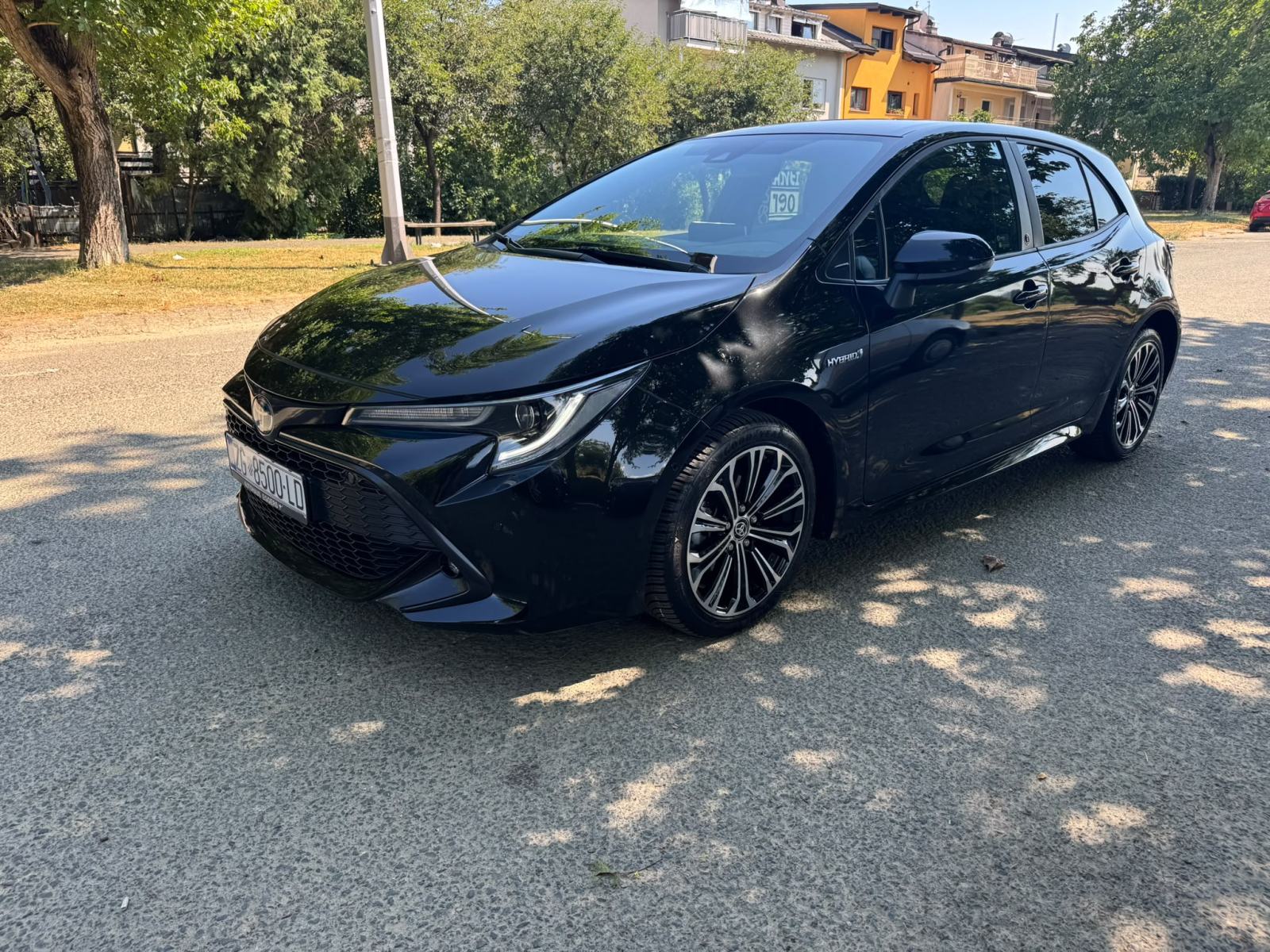 Toyota Corolla hybrid , team deutschland , 34.000km, top stanje, pogled izvana - slika 1
