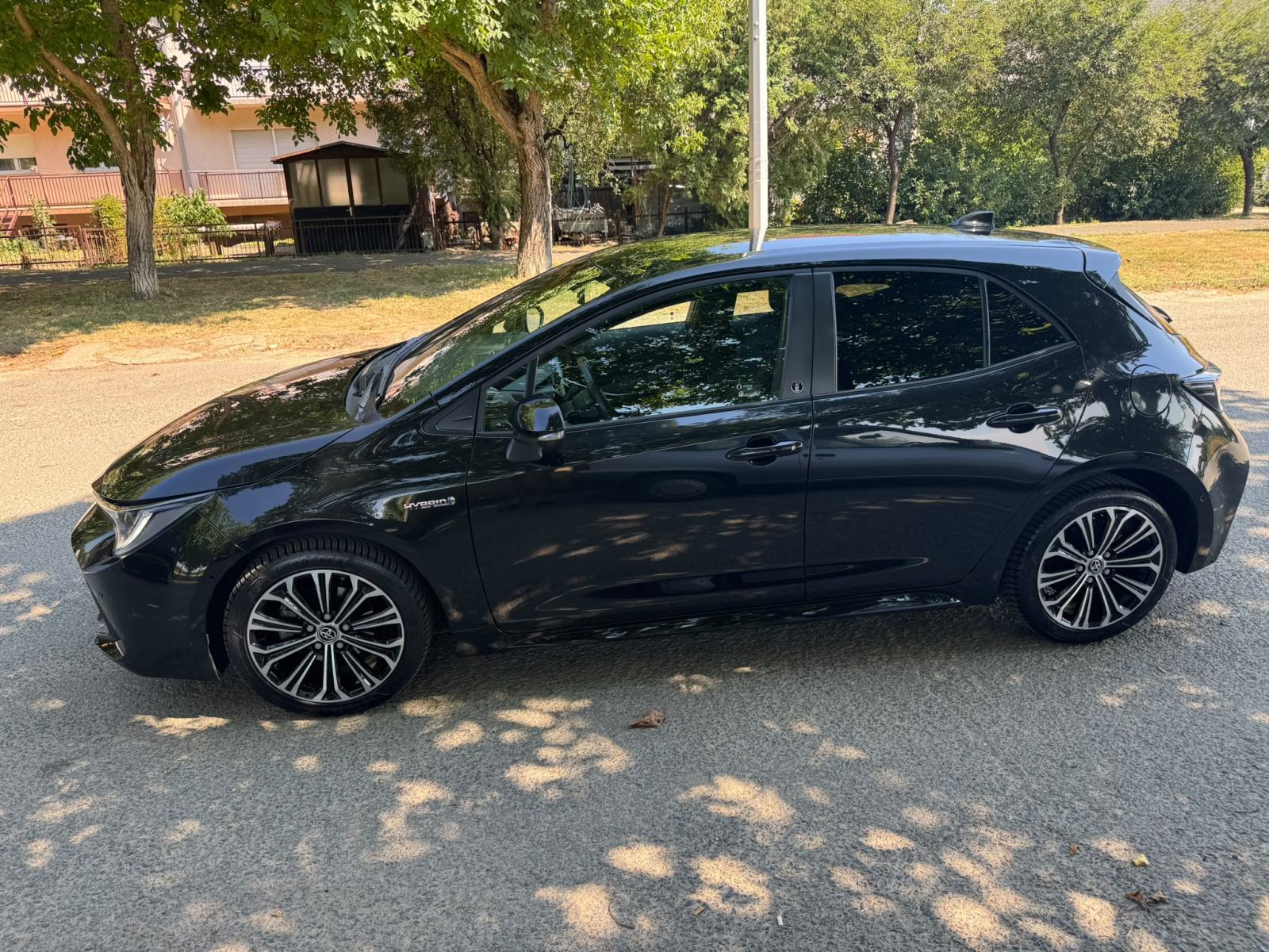 Toyota Corolla hybrid , team deutschland , 34.000km, top stanje, fotografija 12