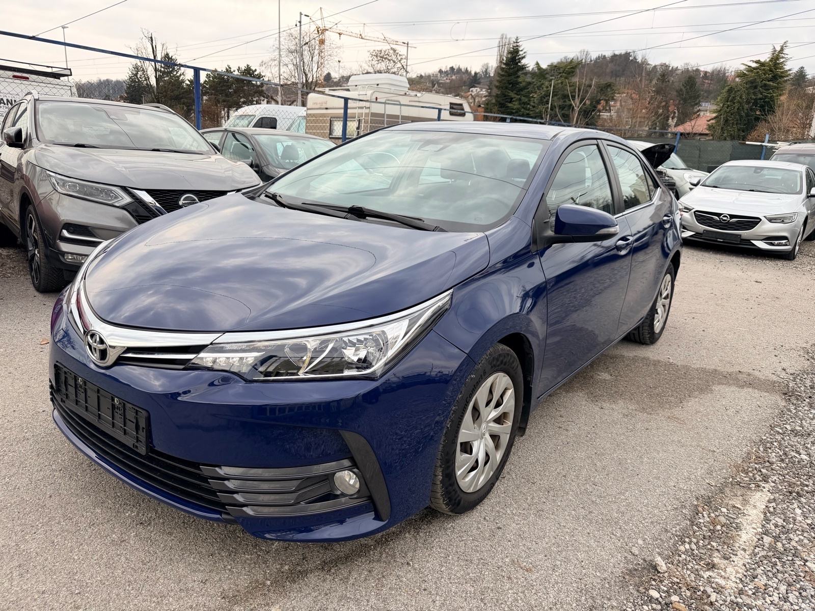 Toyota Corolla Sedan 1,4*ODLIČNO STANJE*, fotografija 1