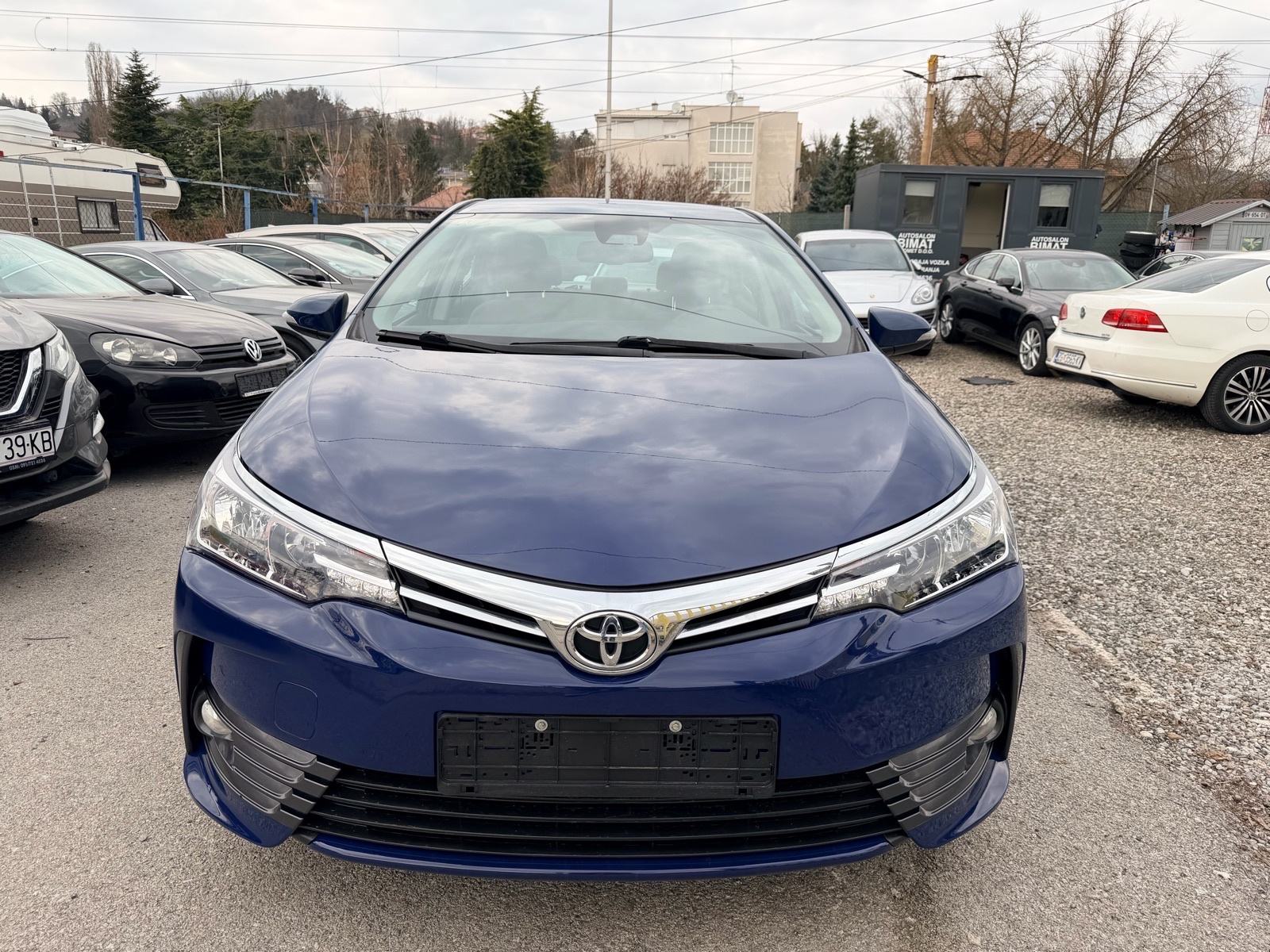 Toyota Corolla Sedan 1,4*ODLIČNO STANJE*, fotografija 6