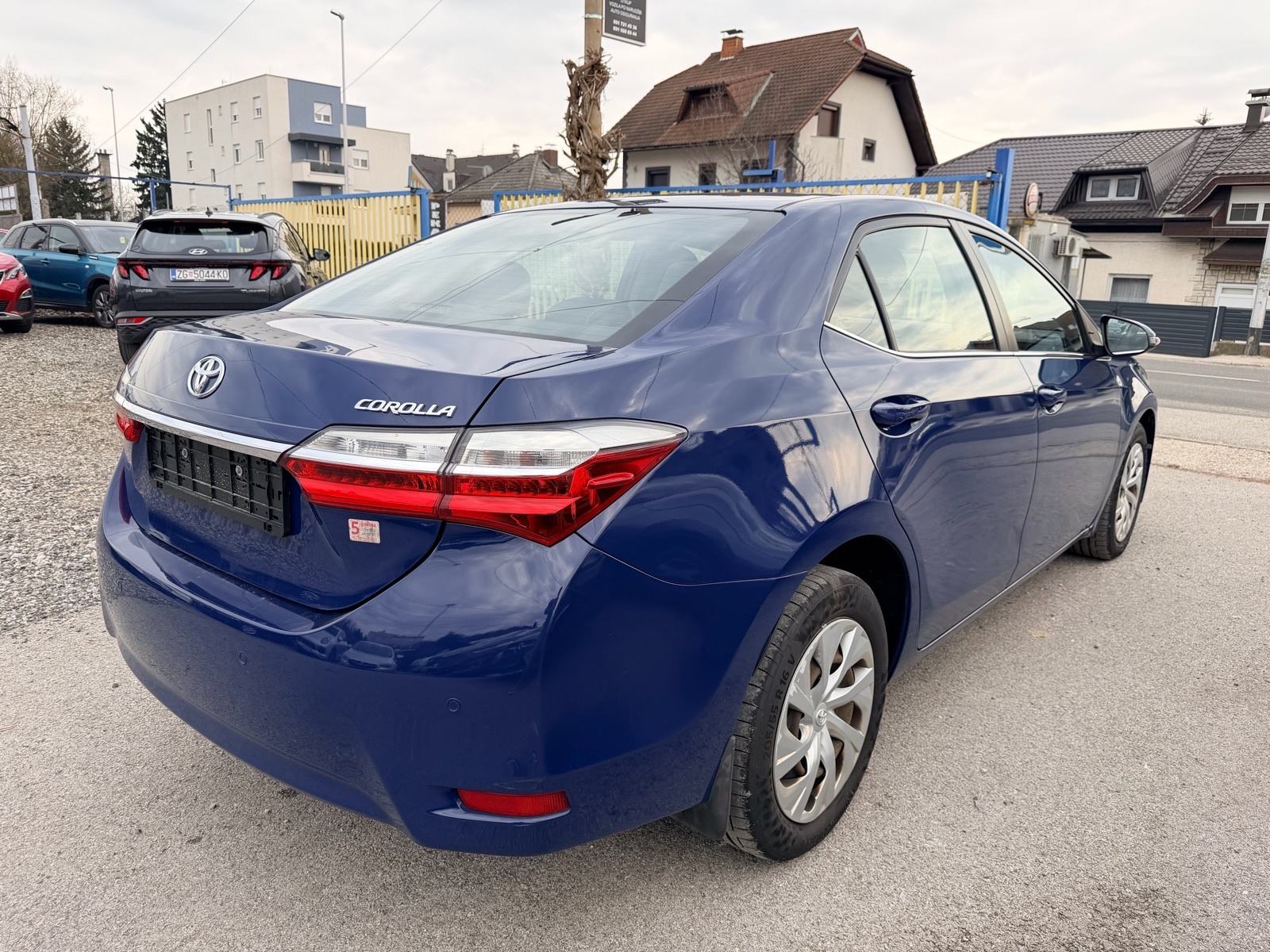 Toyota Corolla Sedan 1,4*ODLIČNO STANJE*, fotografija 7