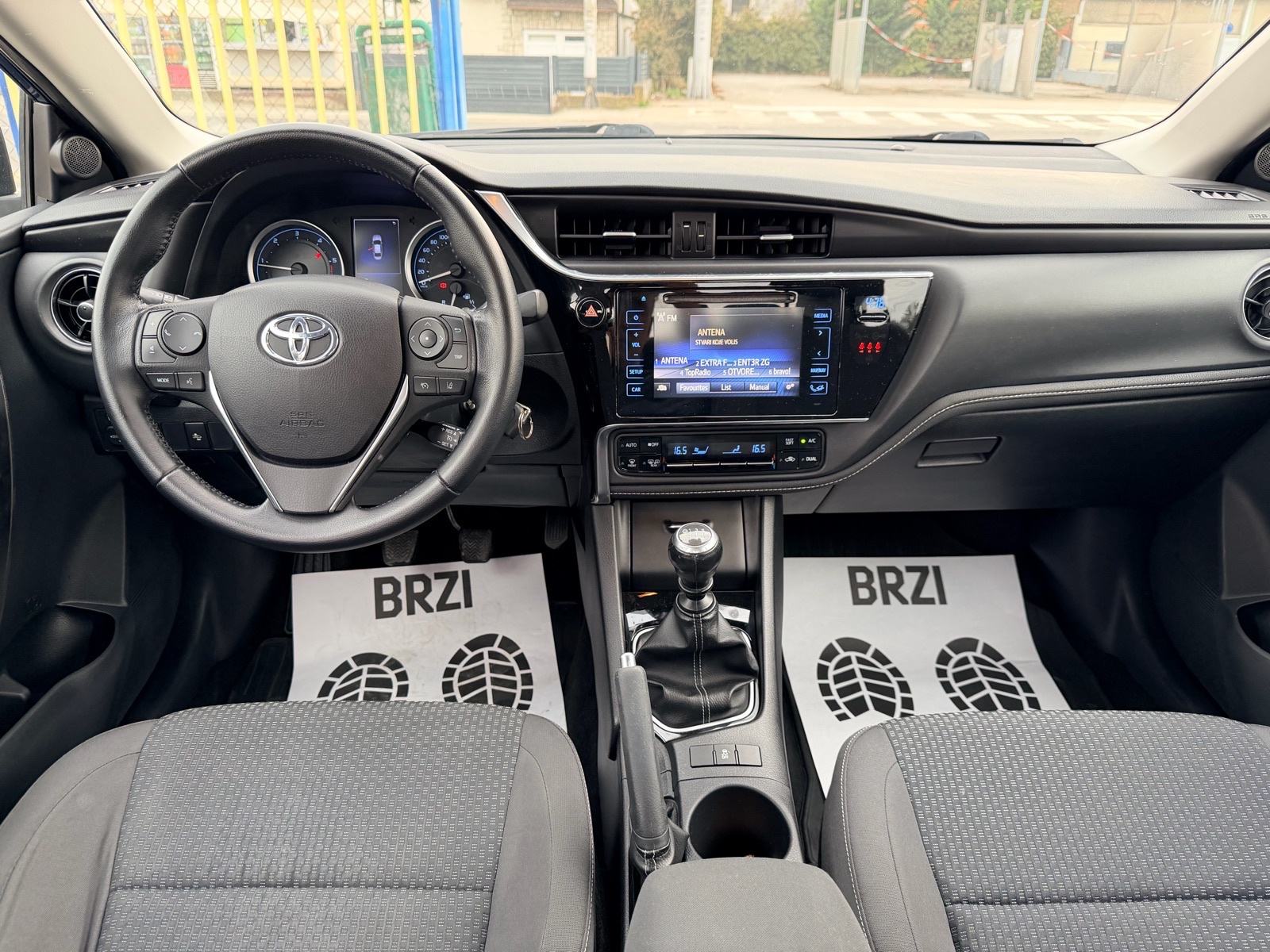 Toyota Corolla Sedan 1,4*ODLIČNO STANJE*, fotografija 9