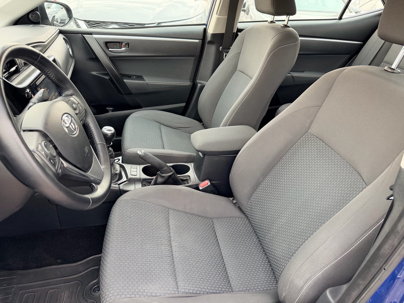 Toyota Corolla Sedan 1,4*ODLIČNO STANJE*, fotografija 16