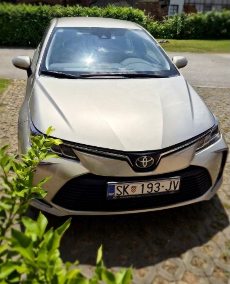 Toyota Corolla Sedan 1.5 VVT-i, Luna, 2022. god., 29.984 km, fotografija 10