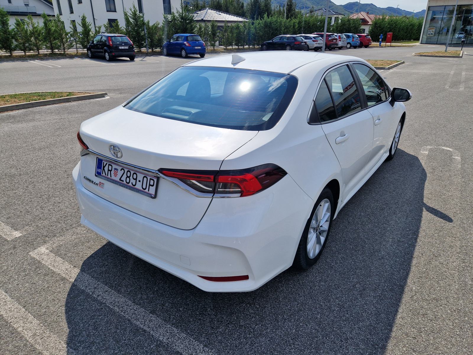 Toyota Corolla Sedan 1,5 VVT-i LUNA automatik, fotografija 3