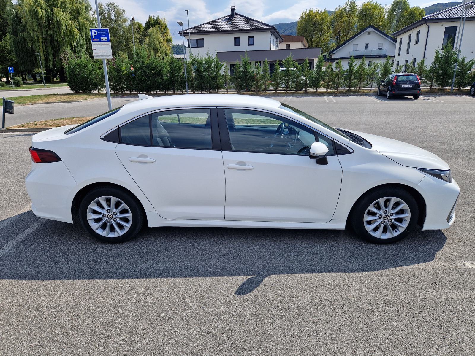 Toyota Corolla Sedan 1,5 VVT-i LUNA automatik, fotografija 2