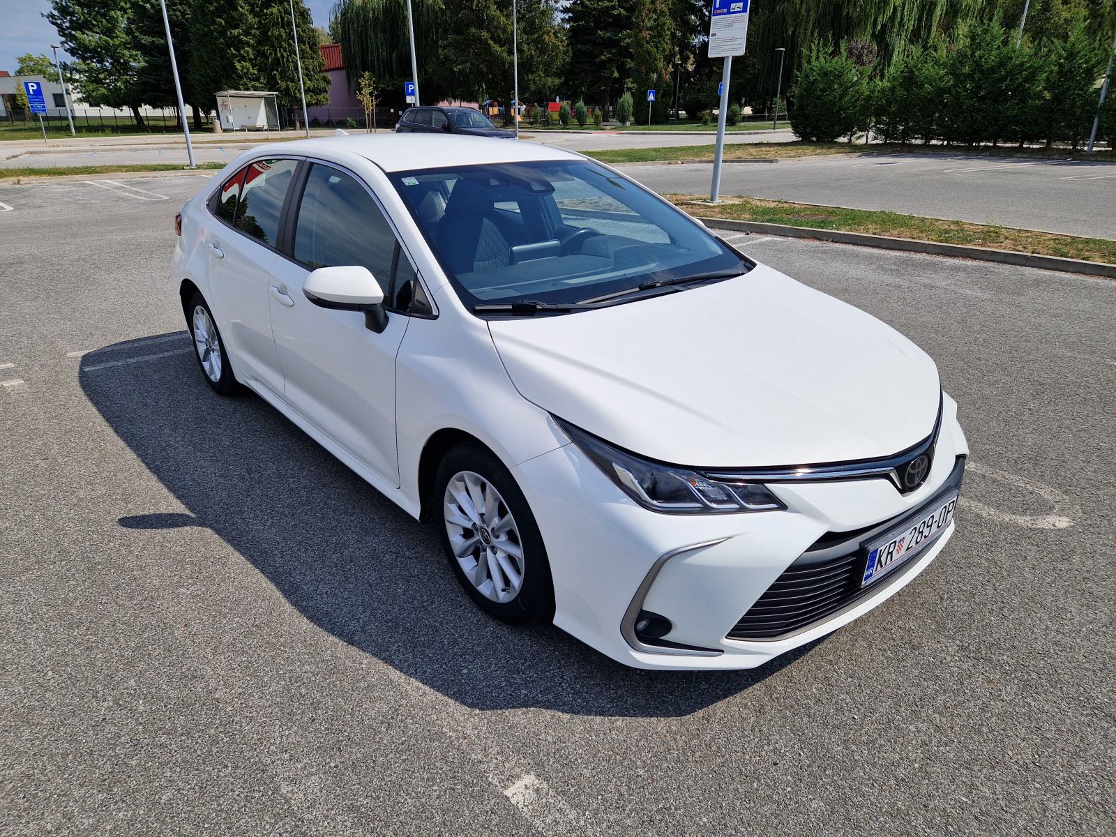 Toyota Corolla Sedan 1,5 VVT-i LUNA automatik, fotografija 1