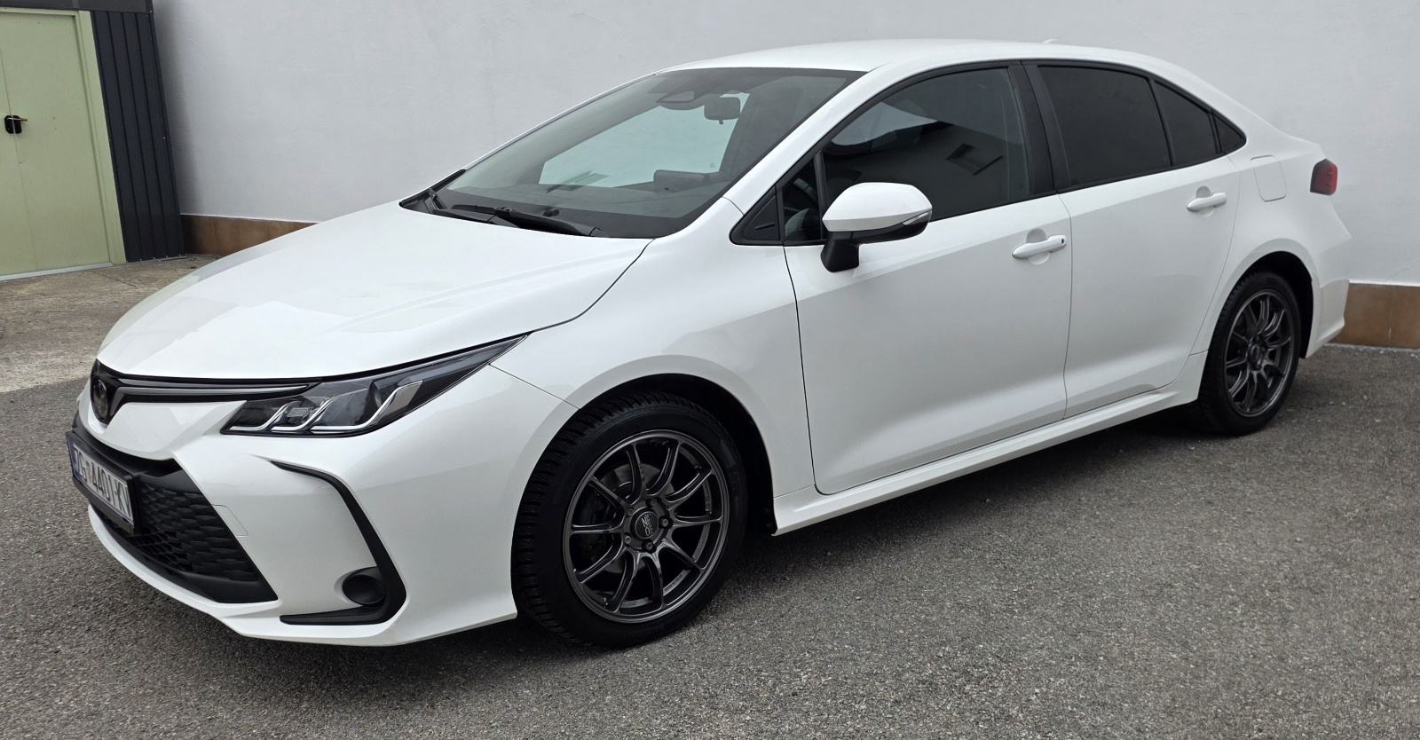 Toyota Corolla Sedan 1,5 VVT-i * NIJE UVOZ * KAMERA * RADAR *, fotografija 4