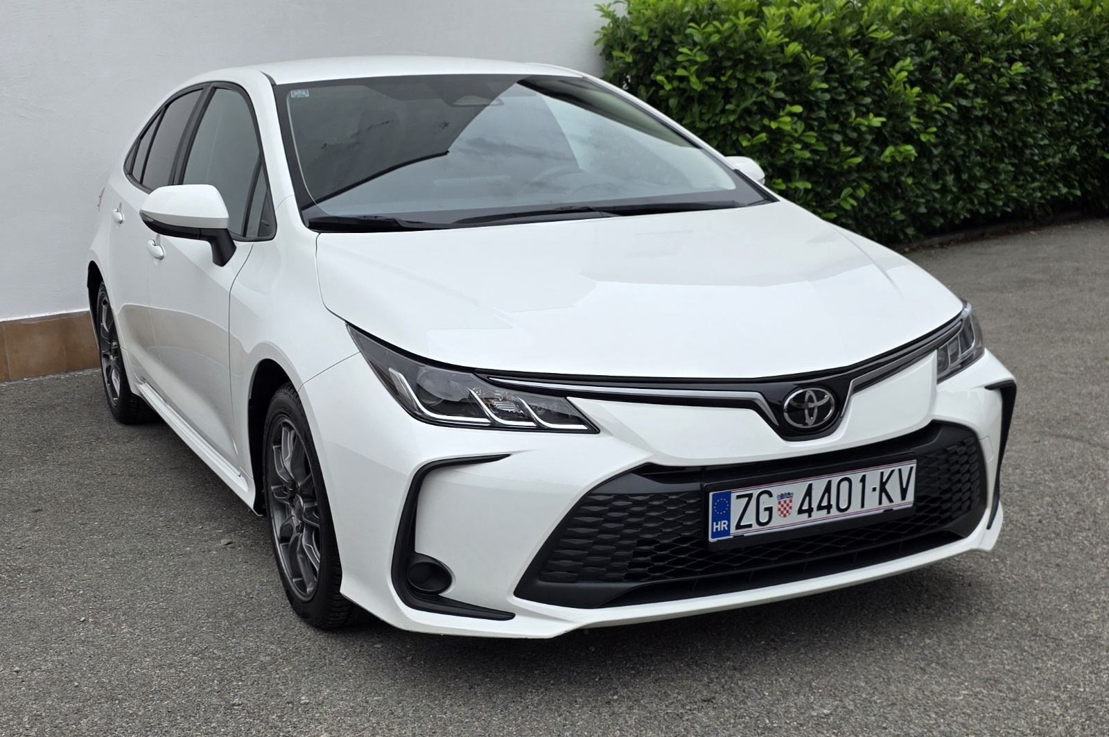 Toyota Corolla Sedan 1,5 VVT-i * NIJE UVOZ * KAMERA * RADAR *, fotografija 3