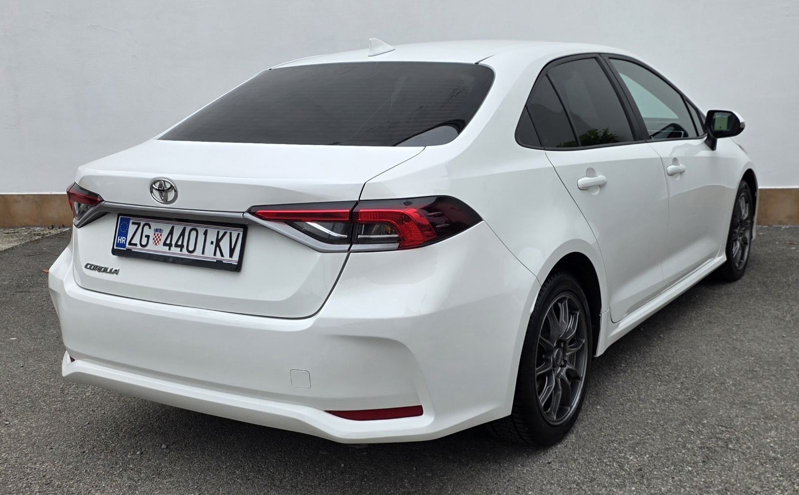 Toyota Corolla Sedan 1,5 VVT-i * NIJE UVOZ * KAMERA * RADAR *, fotografija 5