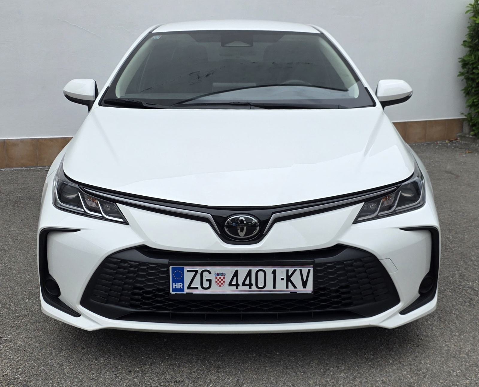 Toyota Corolla Sedan 1,5 VVT-i * NIJE UVOZ * KAMERA * RADAR *, fotografija 2