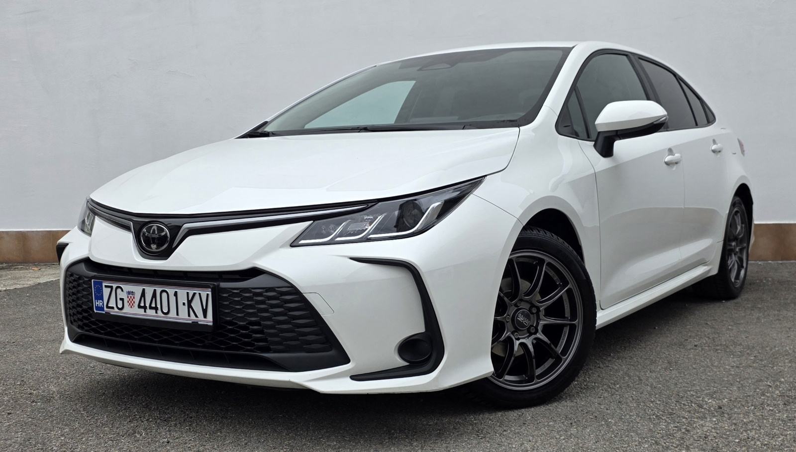 Toyota Corolla Sedan 1,5 VVT-i * NIJE UVOZ * KAMERA * RADAR *, fotografija 8
