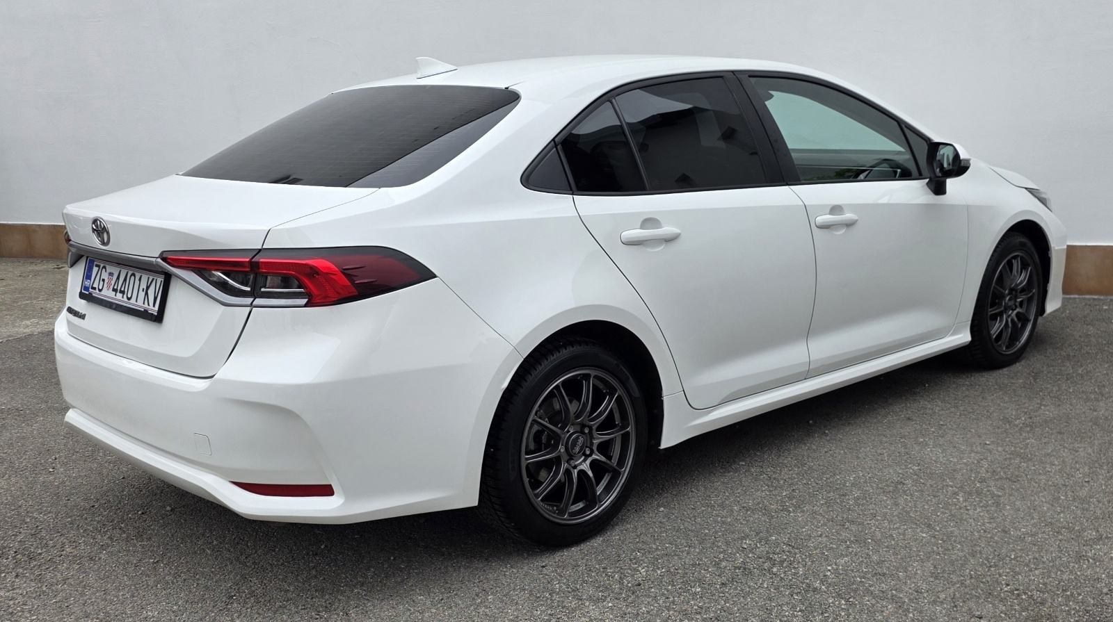 Toyota Corolla Sedan 1,5 VVT-i * NIJE UVOZ * KAMERA * RADAR *, fotografija 9