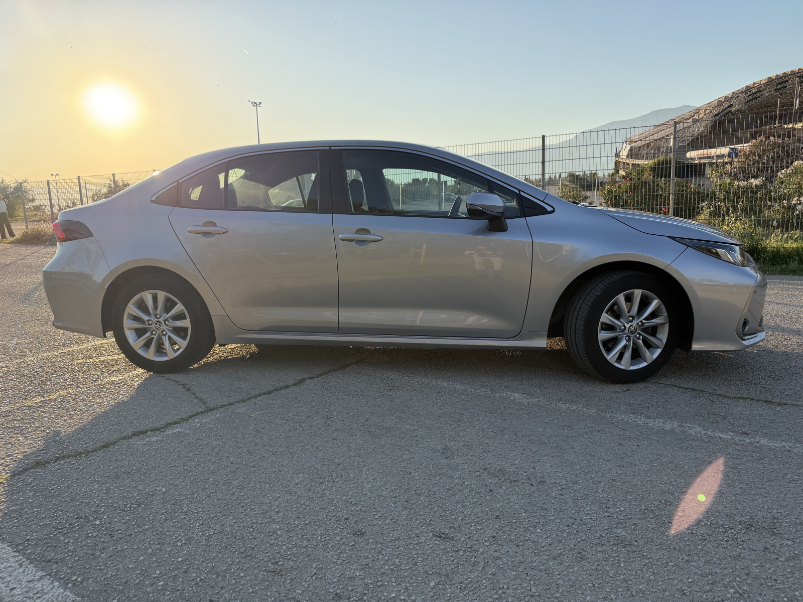 Toyota Corolla Sedan 1,5 VVT-i (bogata LUNA oprema), fotografija 5