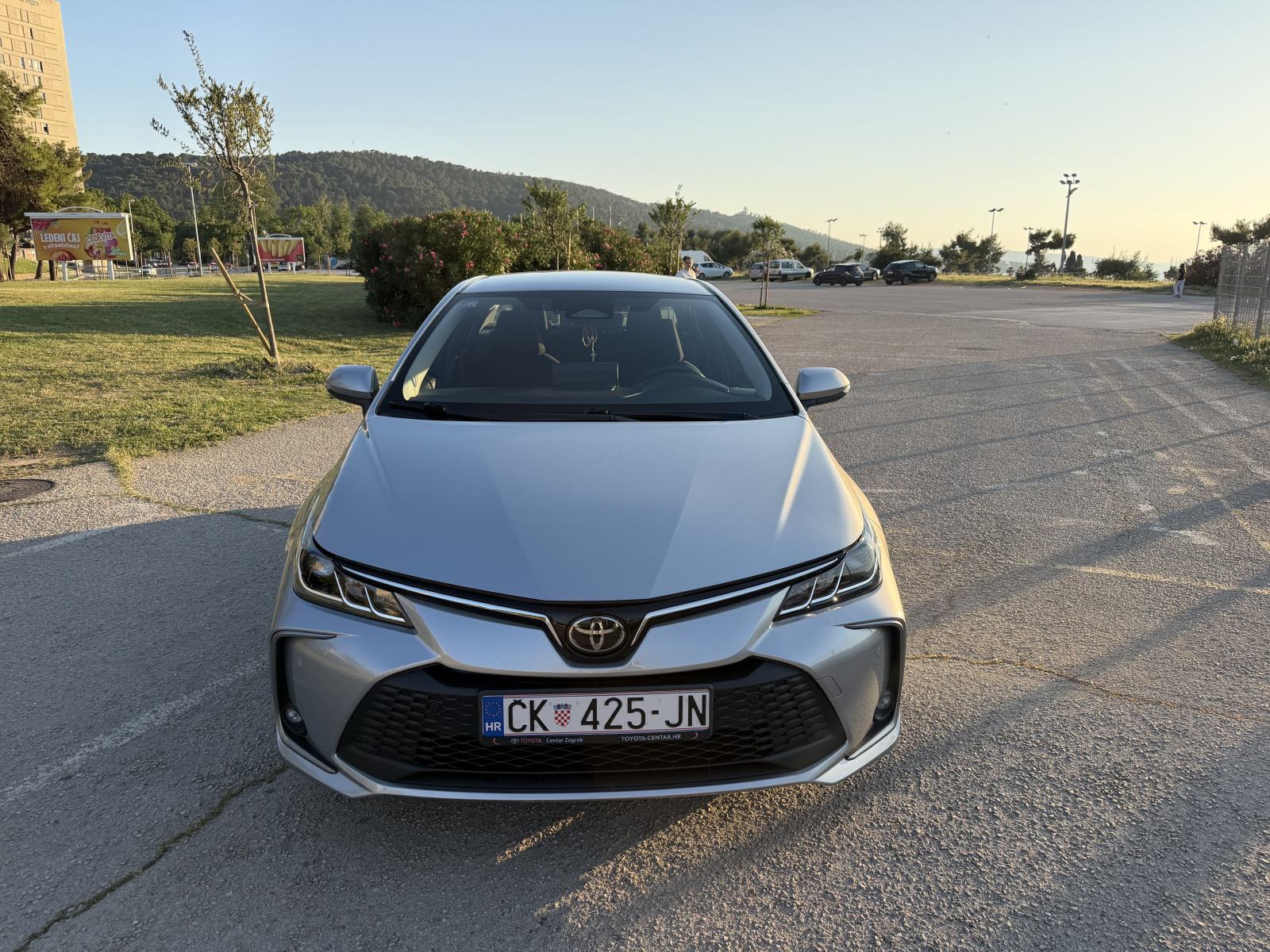 Toyota Corolla Sedan 1,5 VVT-i (bogata LUNA oprema), fotografija 3
