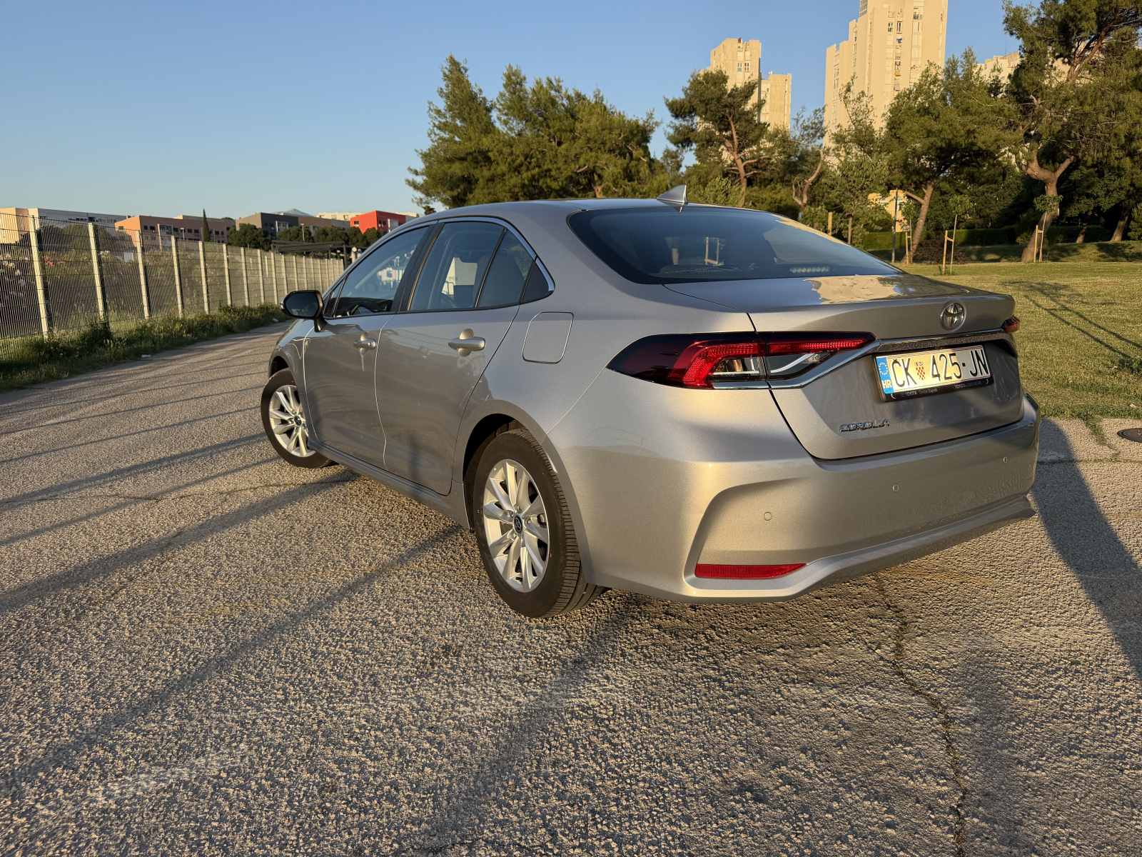 Toyota Corolla Sedan 1,5 VVT-i (bogata LUNA oprema), fotografija 8