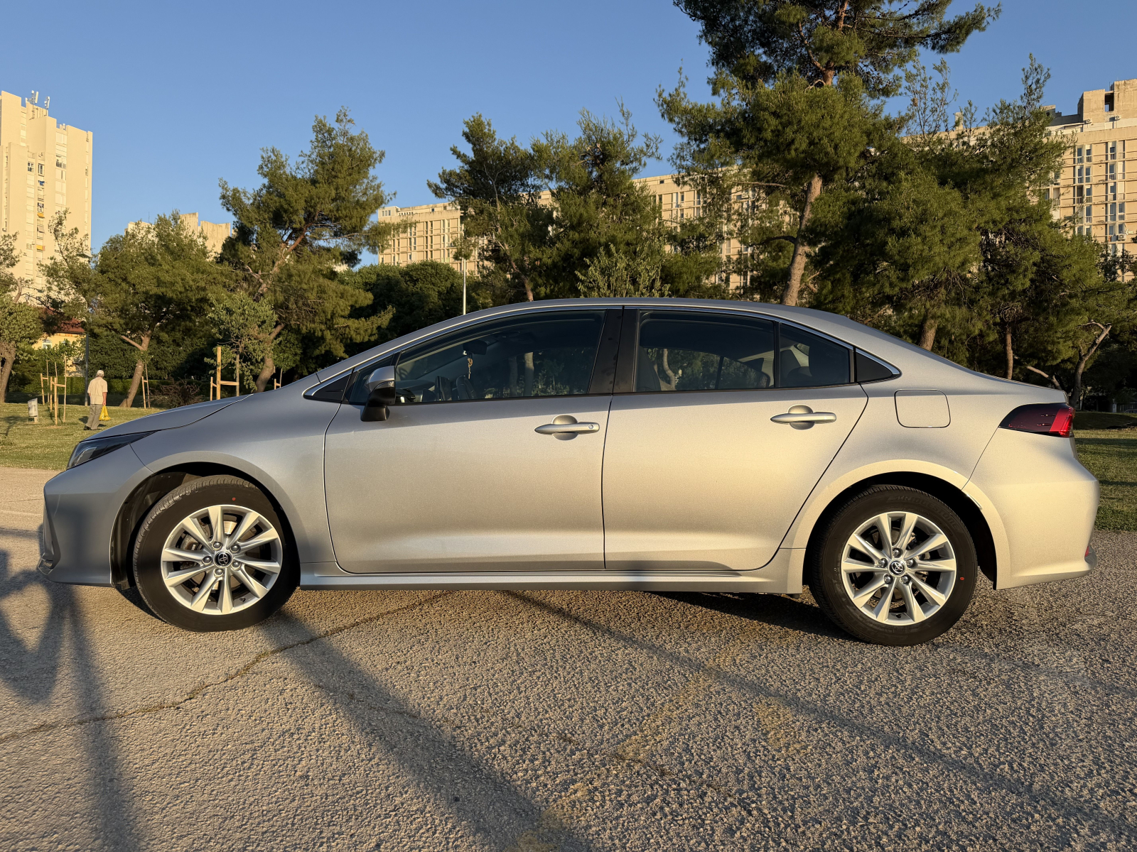 Toyota Corolla Sedan 1,5 VVT-i (bogata LUNA oprema), fotografija 9