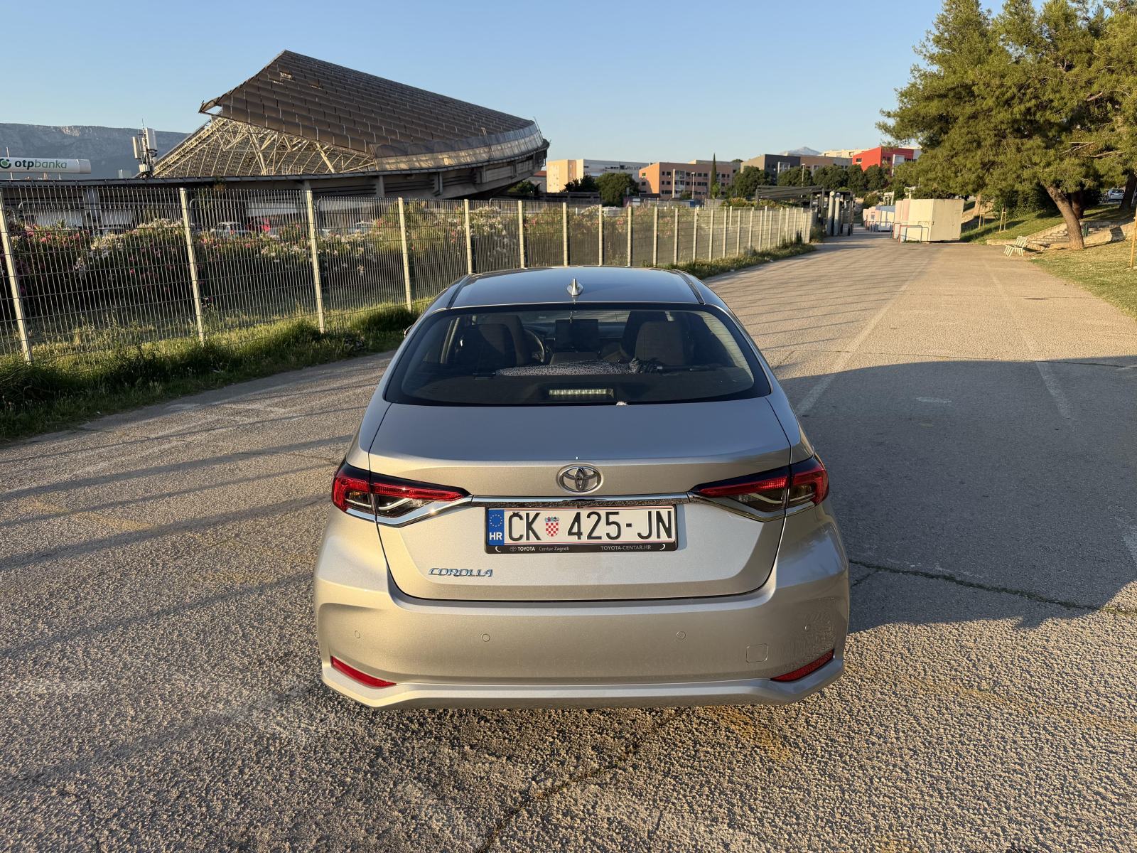Toyota Corolla Sedan 1,5 VVT-i (bogata LUNA oprema), fotografija 7