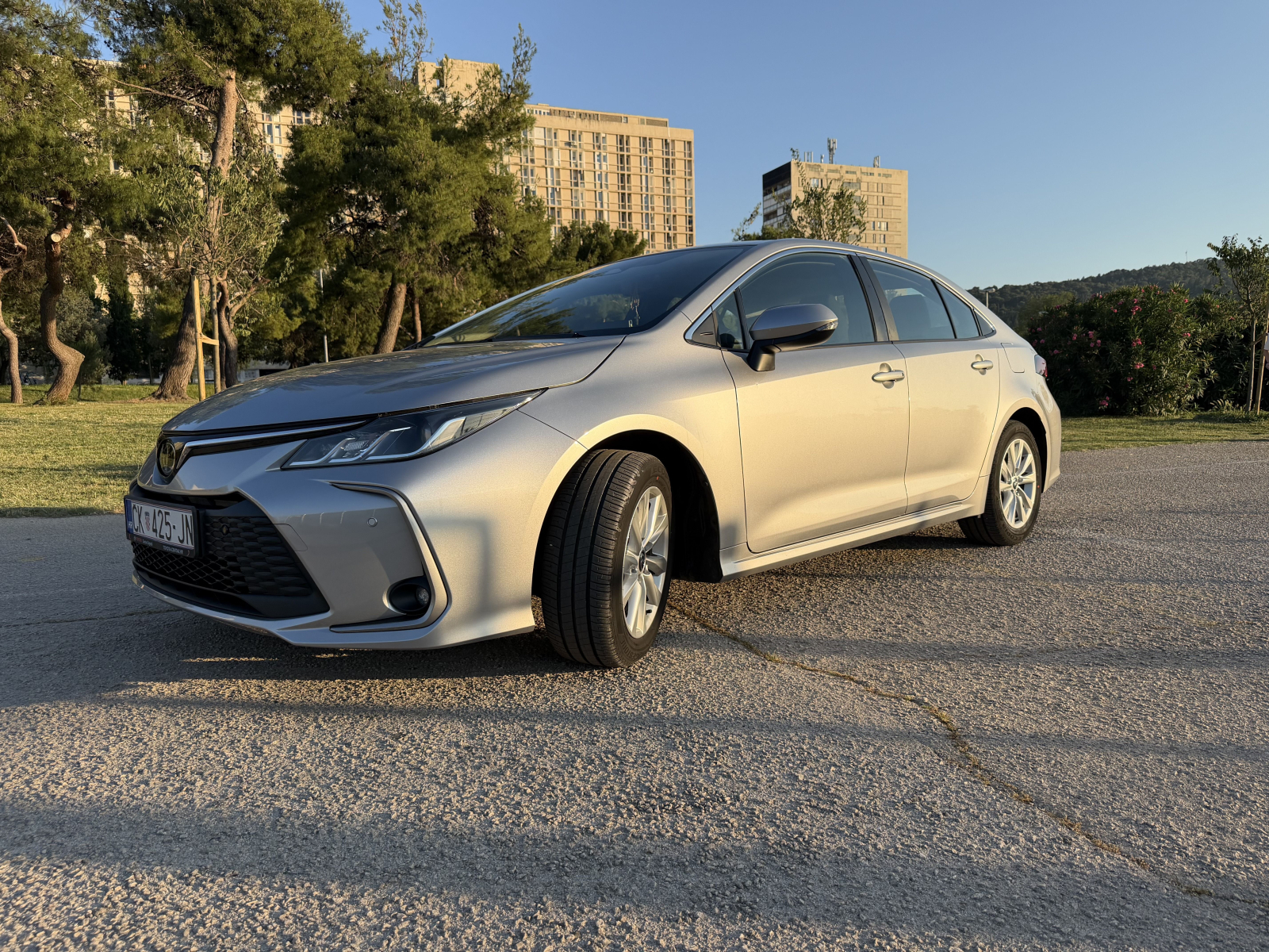 Toyota Corolla Sedan 1,5 VVT-i (bogata LUNA oprema), fotografija 2