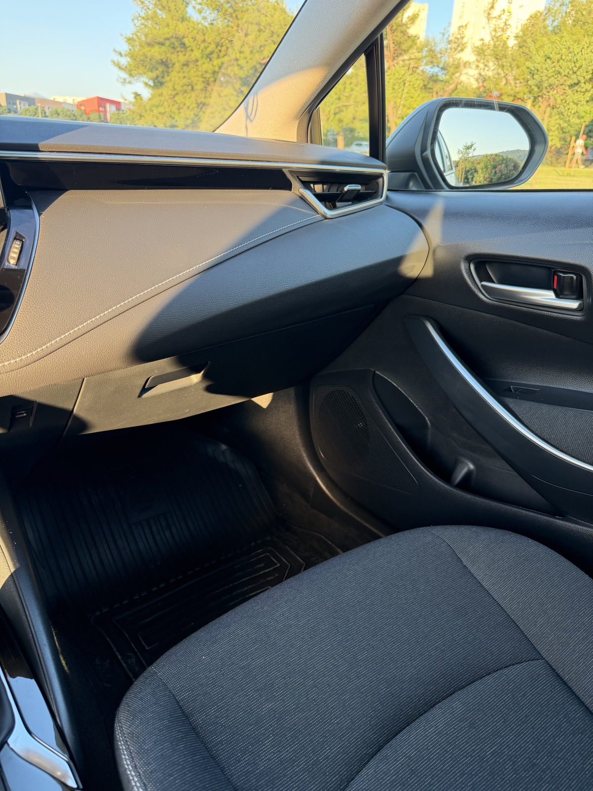 Toyota Corolla Sedan 1,5 VVT-i (bogata LUNA oprema), fotografija 14