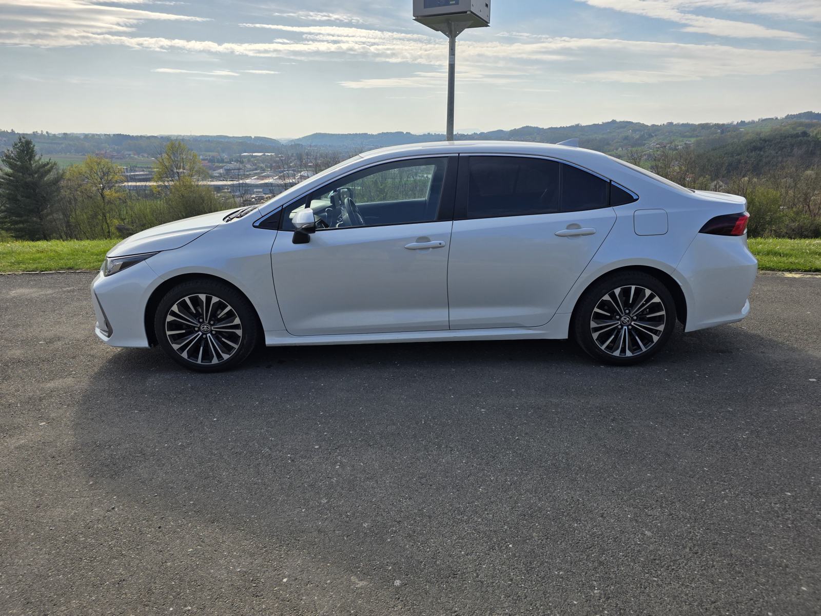 Toyota Corolla Sedan 1,5 VVT-i, pogled izvana - slika 3