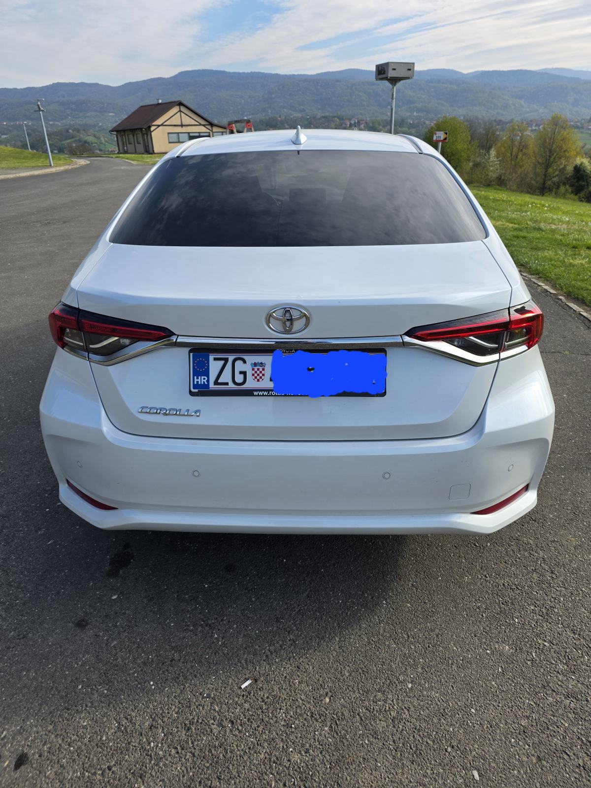 Toyota Corolla Sedan 1,5 VVT-i, pogled izvana - slika 4