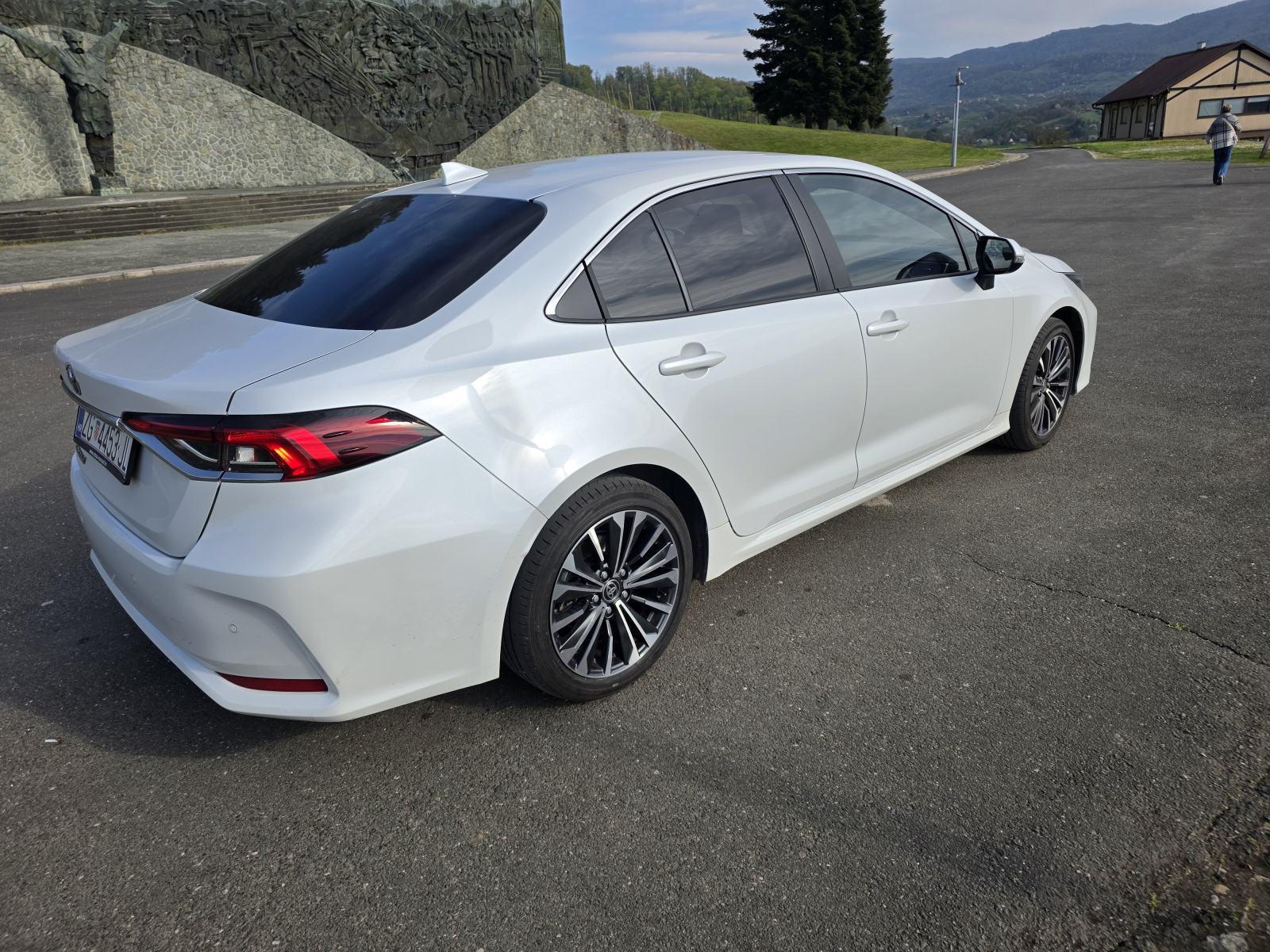 Toyota Corolla Sedan 1,5 VVT-i, pogled izvana - slika 1