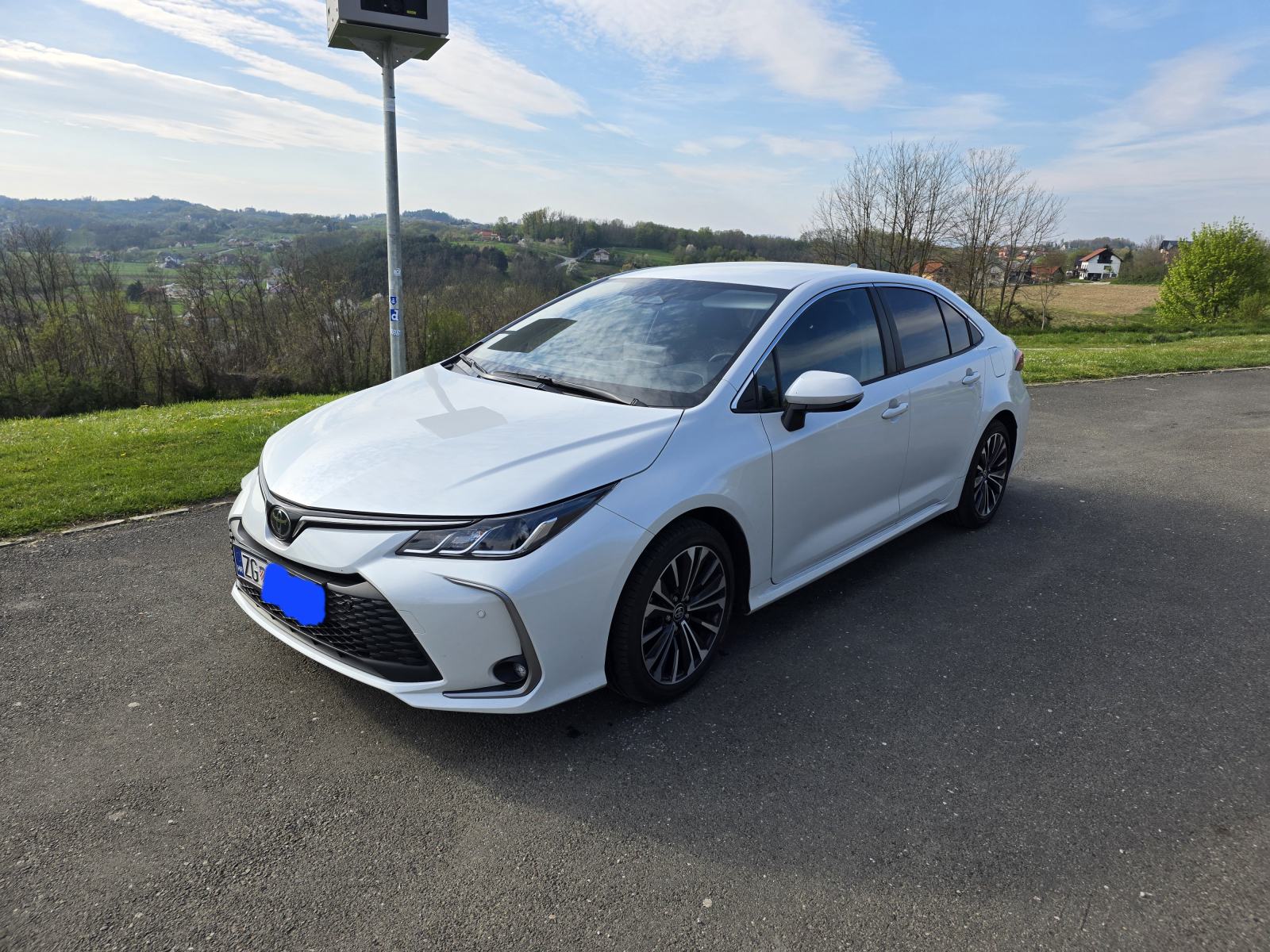 Toyota Corolla Sedan 1,5 VVT-i, pogled izvana - slika 2