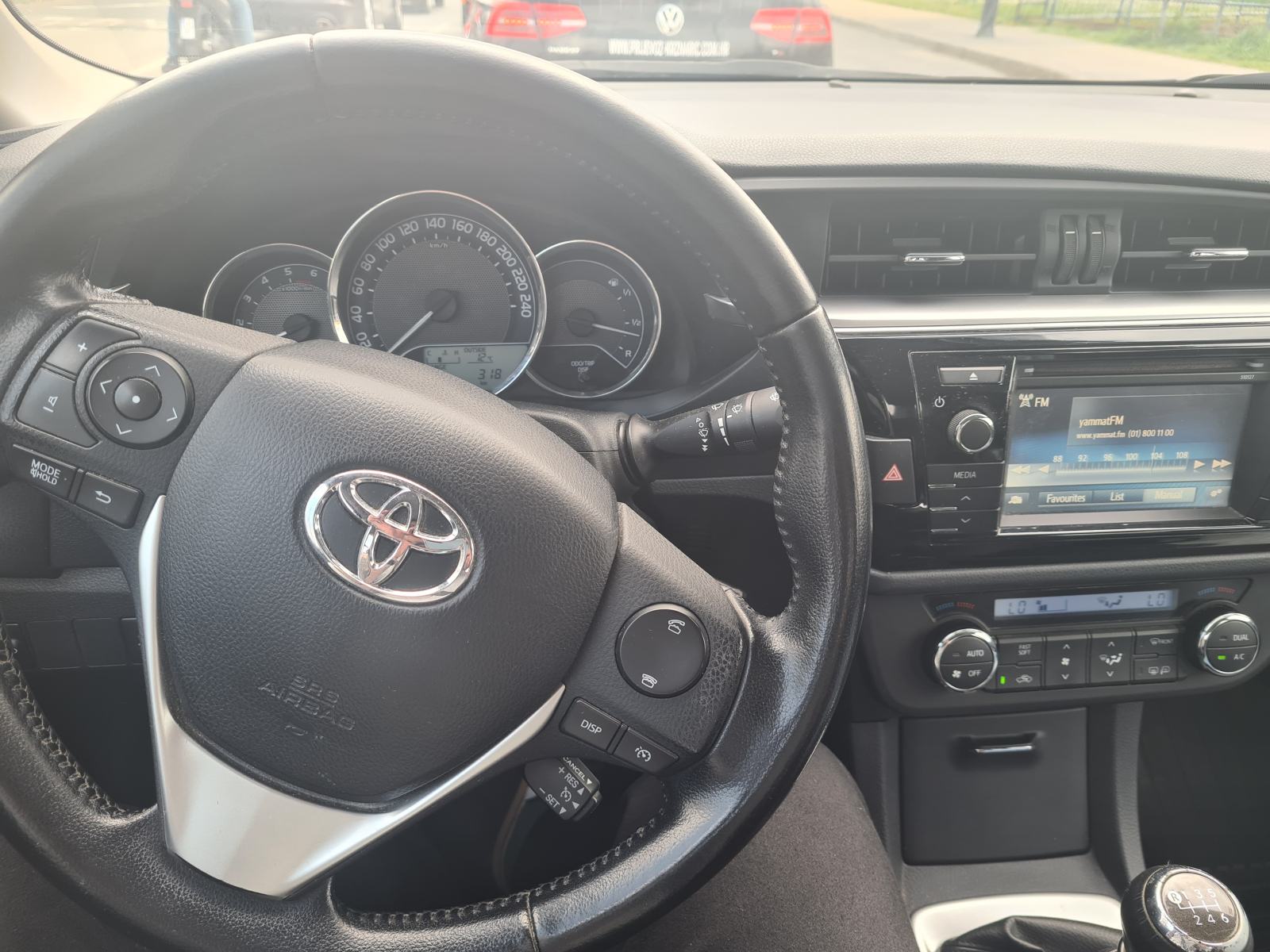 Toyota Corolla Sedan, fotografija 2