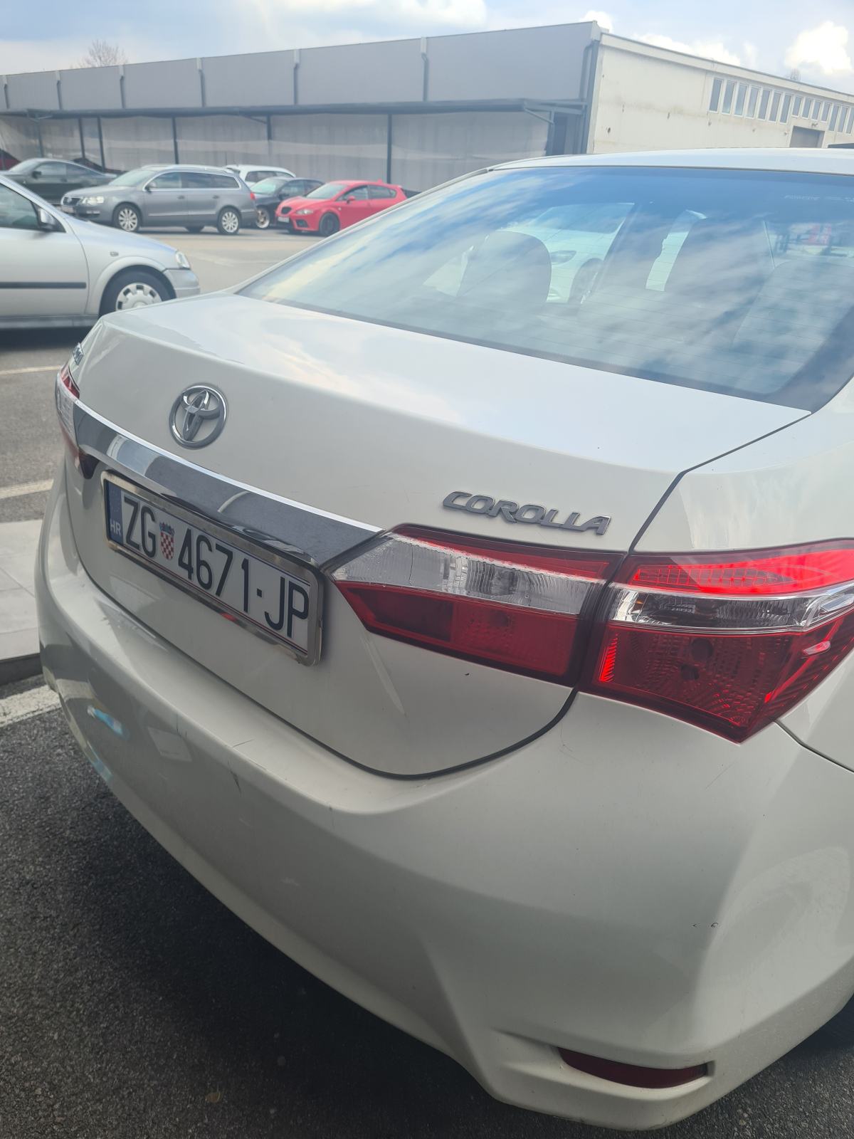 Toyota Corolla Sedan, fotografija 6