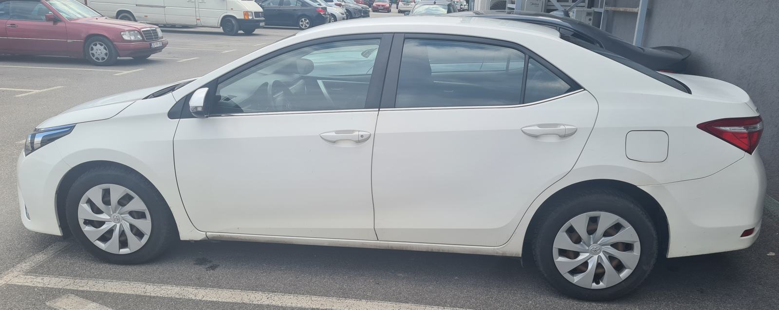 Toyota Corolla Sedan, fotografija 3