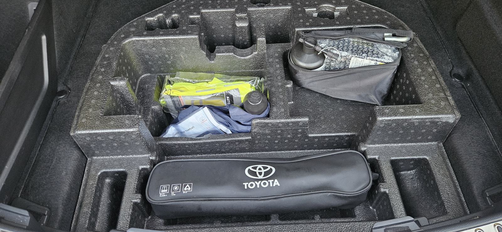 Toyota Corolla Touring Sports GR Sport 2.0 135kWt Panorama FULL OPREMA, fotografija 16
