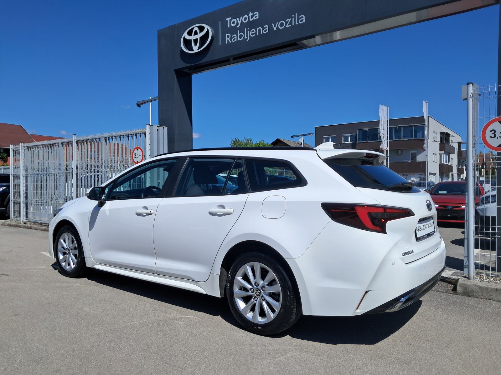 Toyota Corolla TS 1.8 HEV SOL *Garancija* U PDV-u, fotografija 3