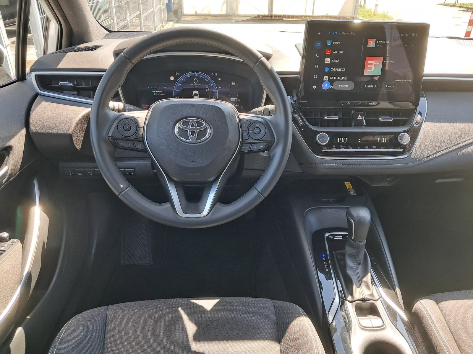 Toyota Corolla TS 1.8 HEV SOL *Garancija* U PDV-u, fotografija 9