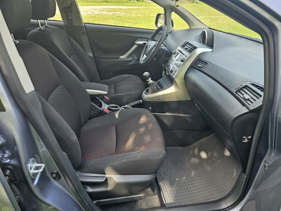 Toyota Corolla Verso 2,0 D-4D, fotografija 7