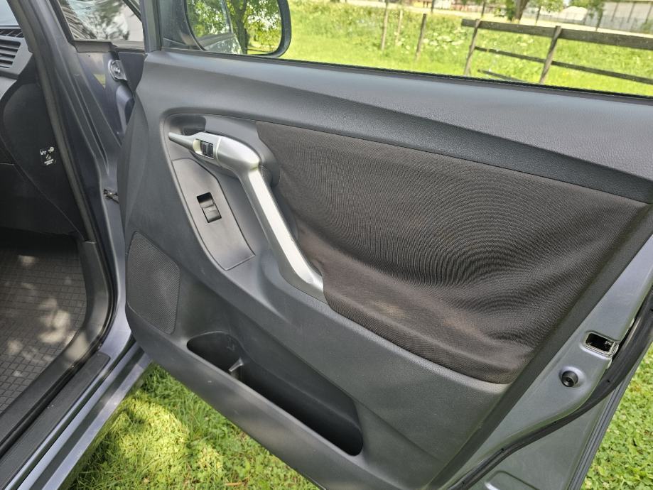 Toyota Corolla Verso 2,0 D-4D, fotografija 5