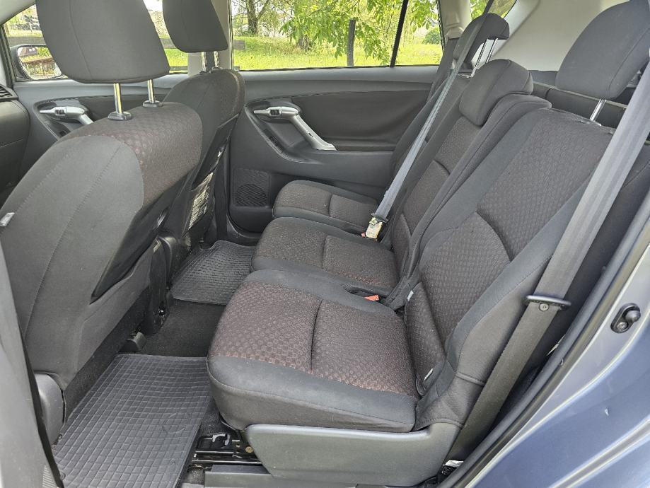Toyota Corolla Verso 2,0 D-4D, fotografija 10