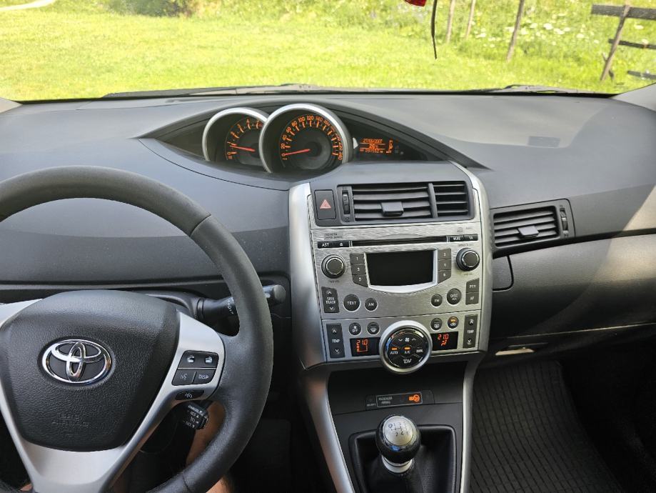 Toyota Corolla Verso 2,0 D-4D, fotografija 16
