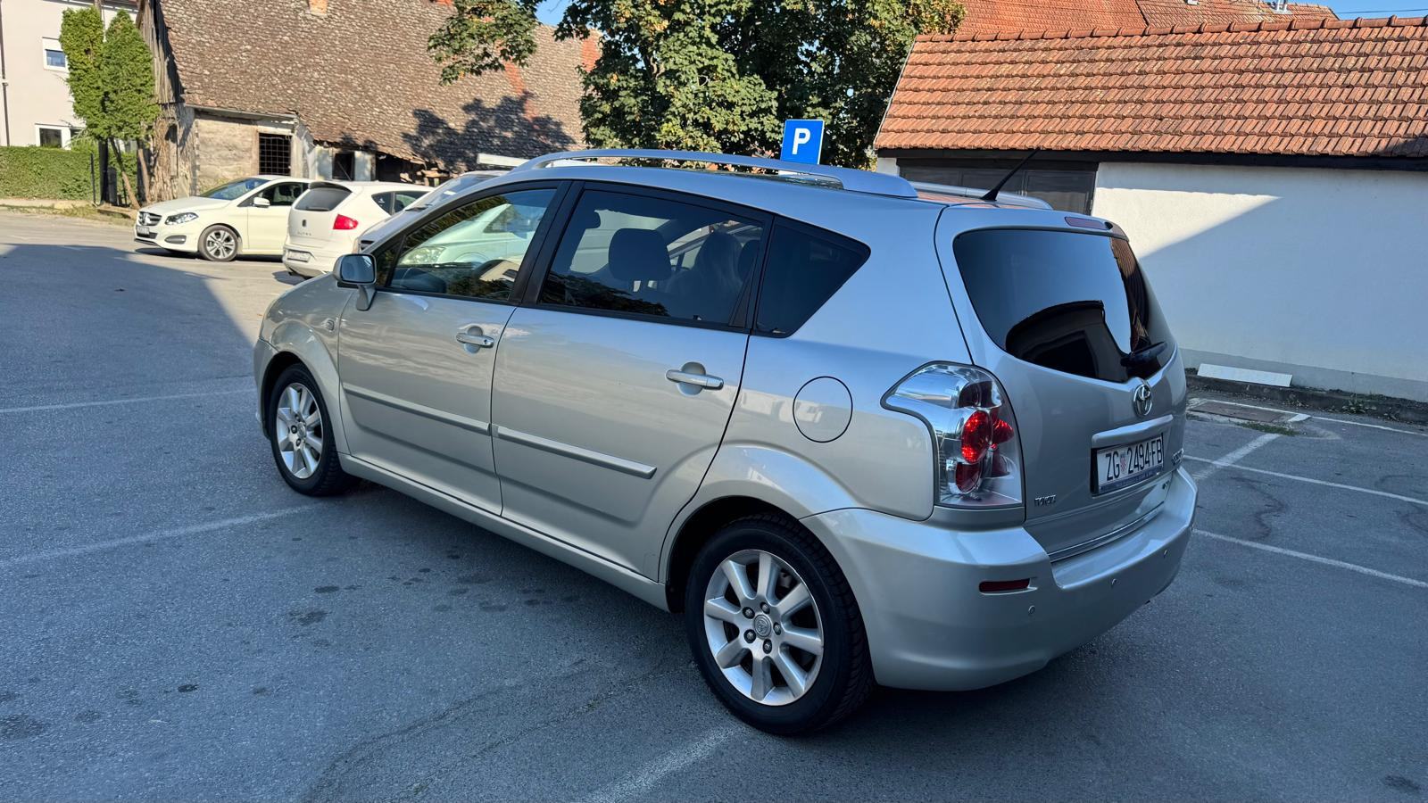 Toyota Corolla Verso 2,2 D-4D, fotografija 2