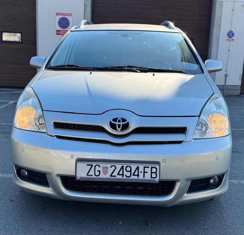 Toyota Corolla Verso 2,2 D-4D, fotografija 3