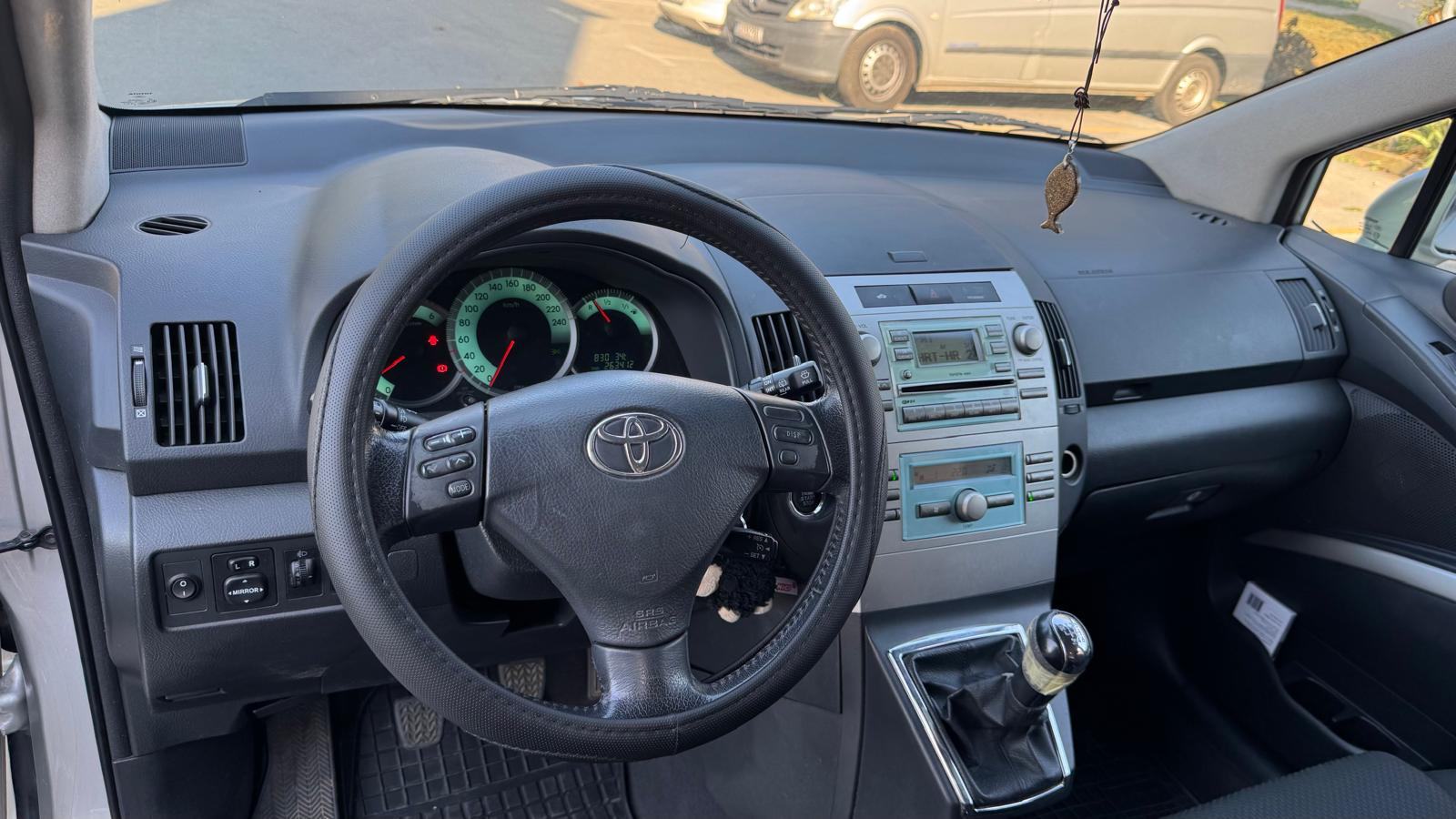 Toyota Corolla Verso 2,2 D-4D, fotografija 13