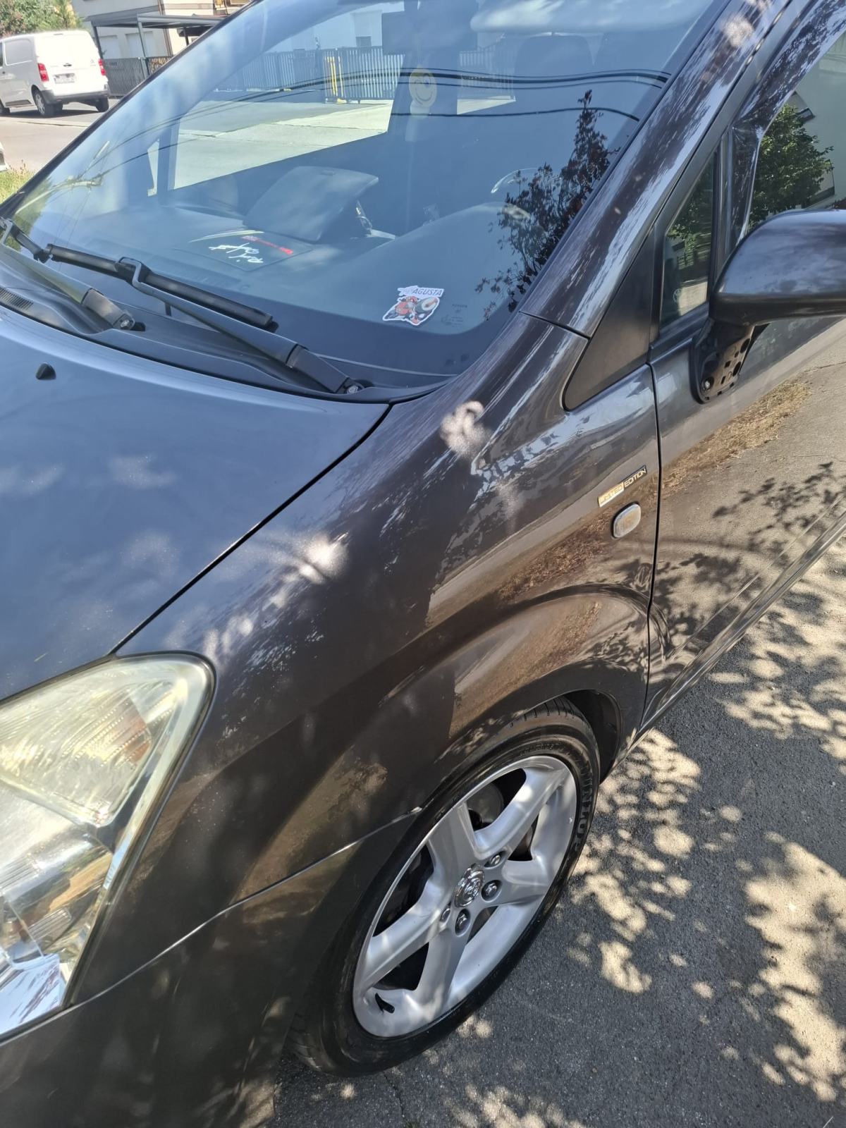 Toyota Corolla Verso 2,2 D-4D, fotografija 3