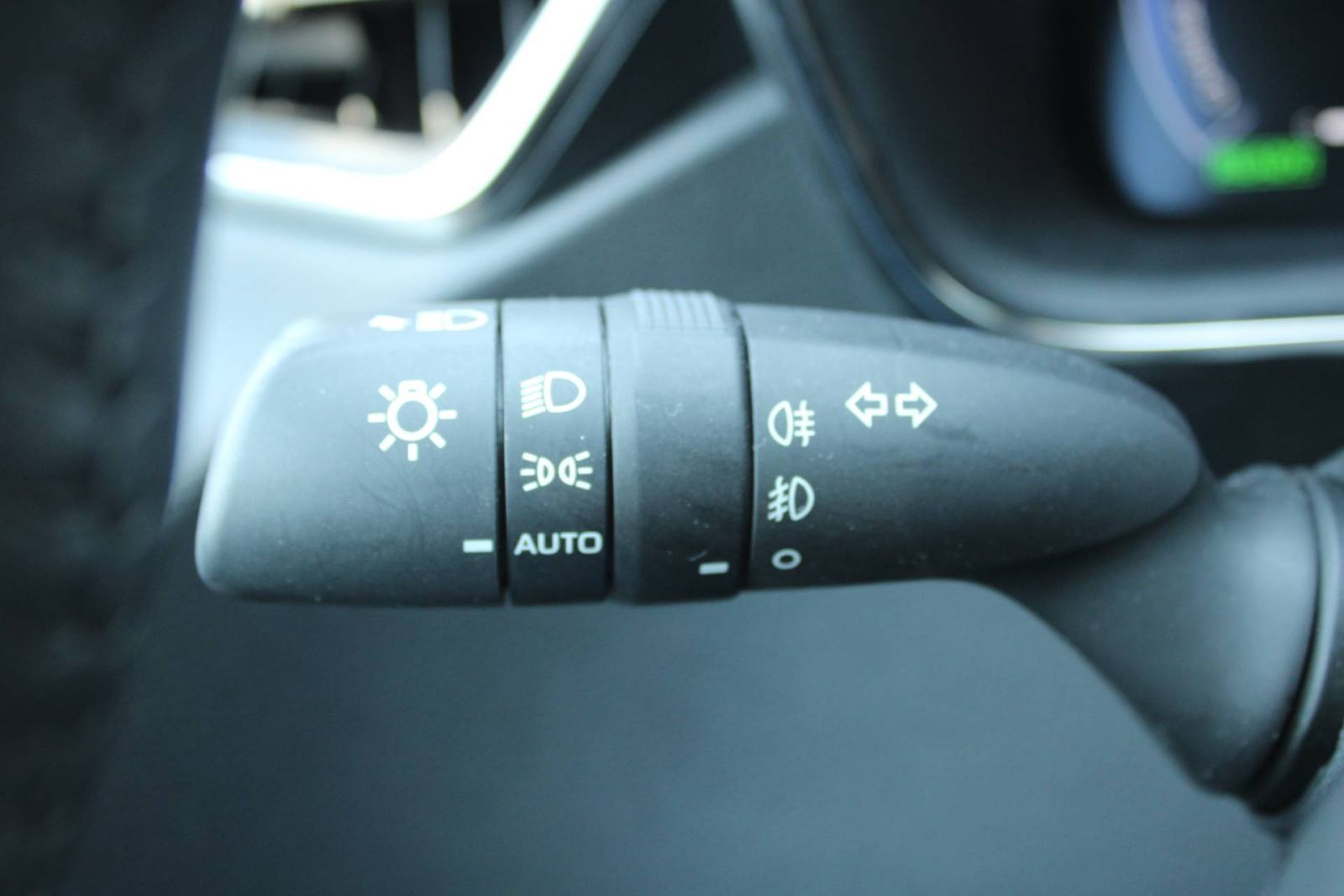 Toyota Corolla Wagon 1.8 Hybrid AUTOMATIK *LED, NAVIGACIJA, KAMERA*, fotografija 15