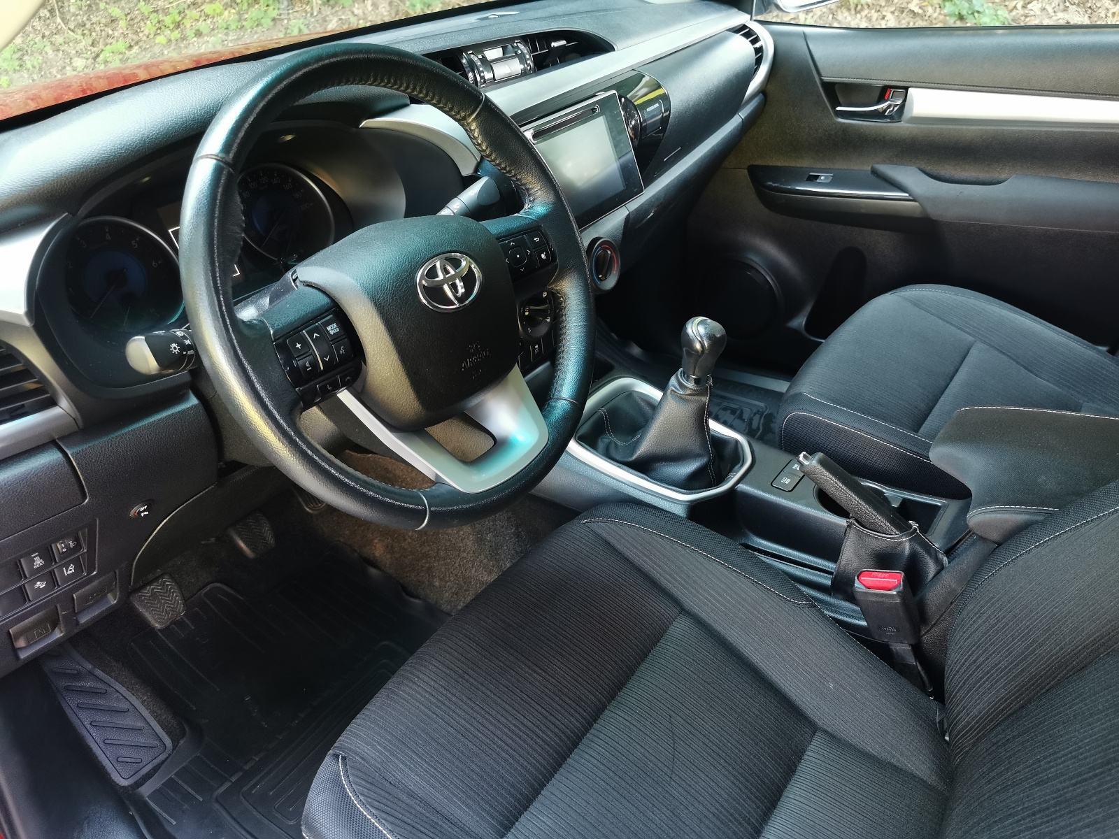Toyota Hilux 2.4 4x4 *42000 km*, fotografija 11