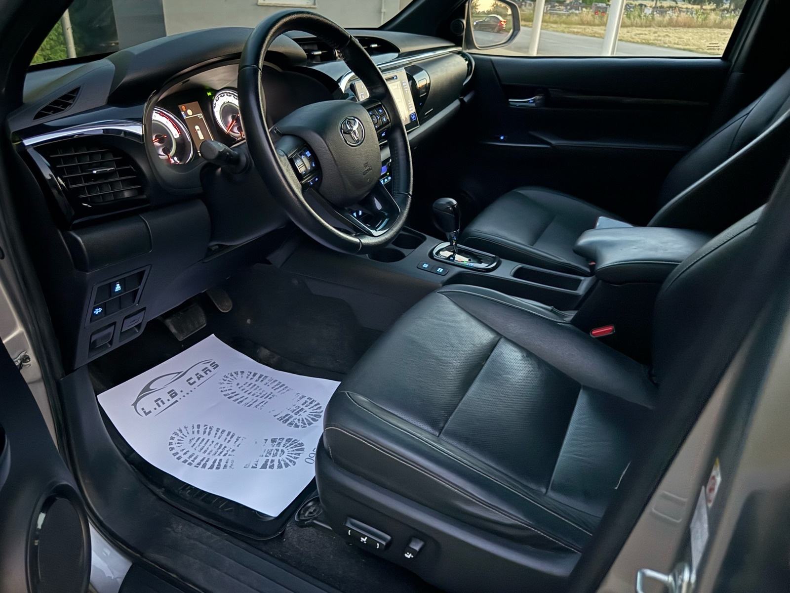 Toyota Hilux 2.4 automatik FULL OPREMA, RADAR,KAMERE, ##TOP STANJE##, fotografija 4