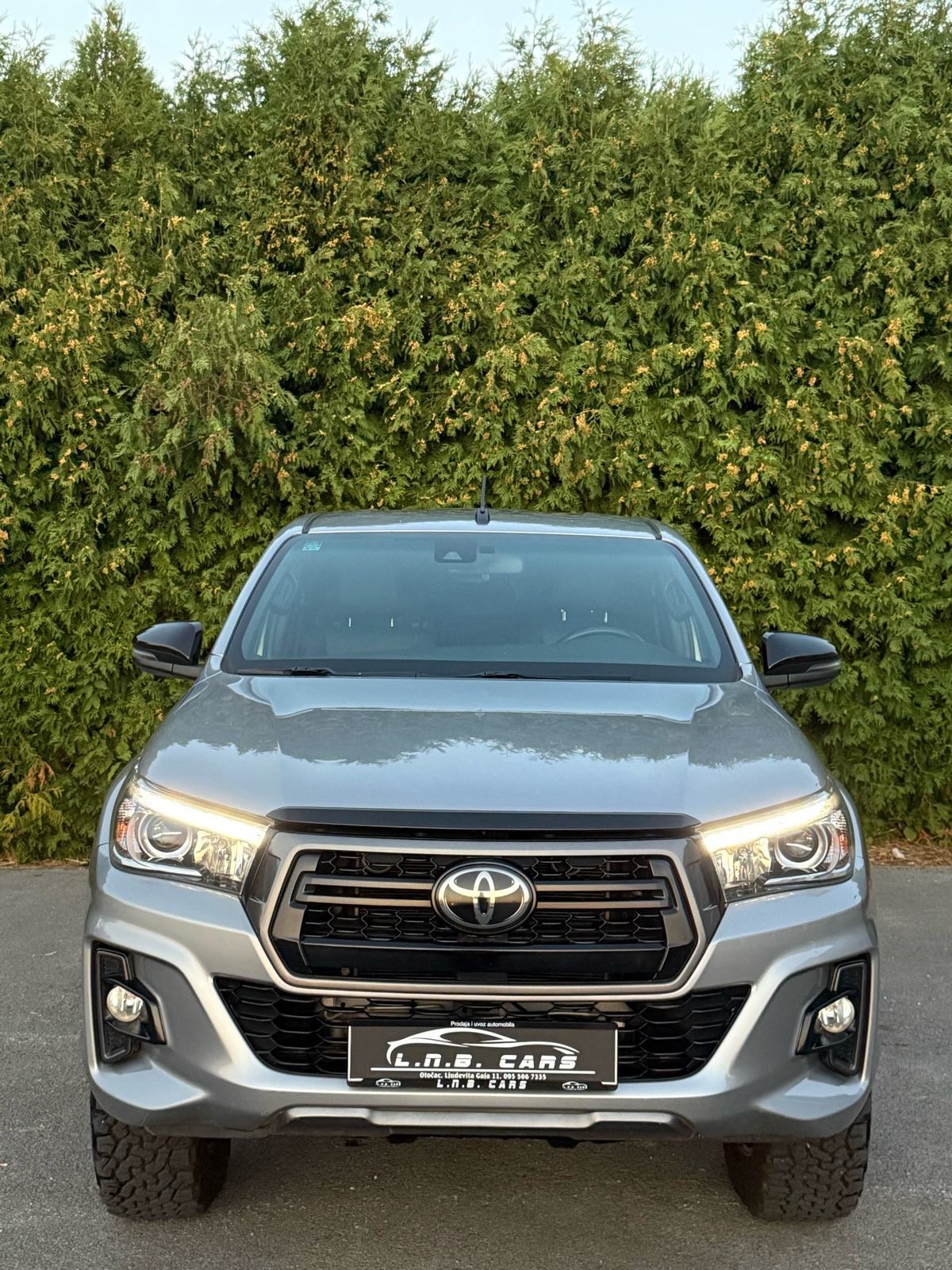 Toyota Hilux 2.4 automatik FULL OPREMA, RADAR,KAMERE, ##TOP STANJE##, fotografija 6