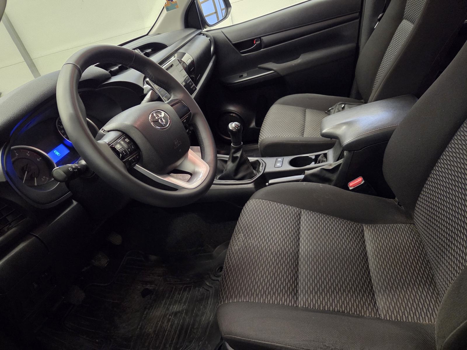 Toyota Hilux 2.4 d, fotografija 13