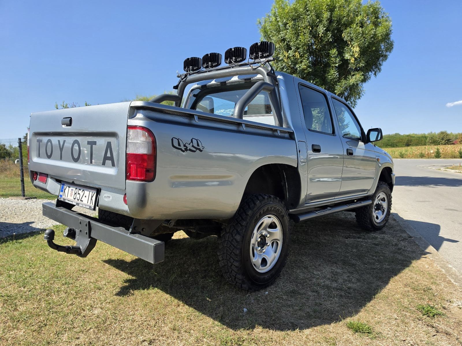 Toyota Hilux 2.4 td 4x4 #vrhunski očuvano vozilo#, fotografija 8