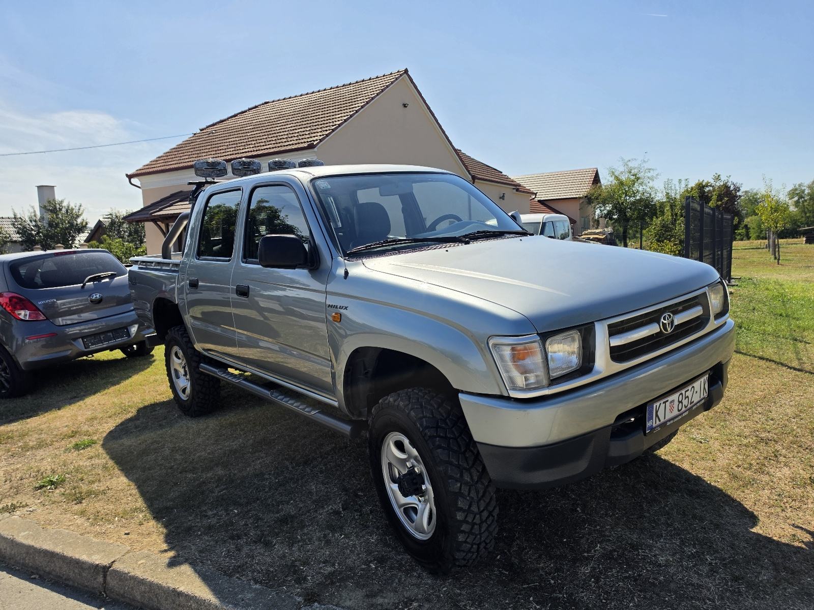 Toyota Hilux 2.4 td 4x4 #vrhunski očuvano vozilo#, fotografija 9