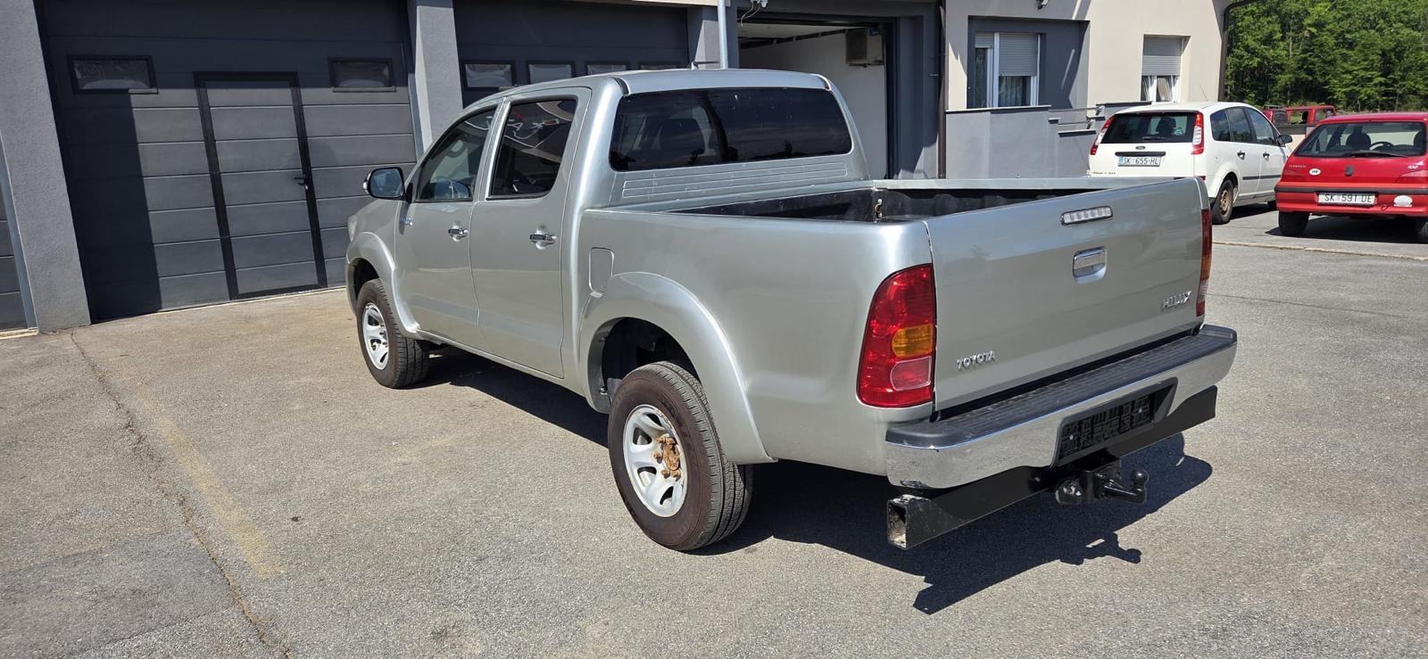 Toyota Hilux 2,5 D-4D, fotografija 3
